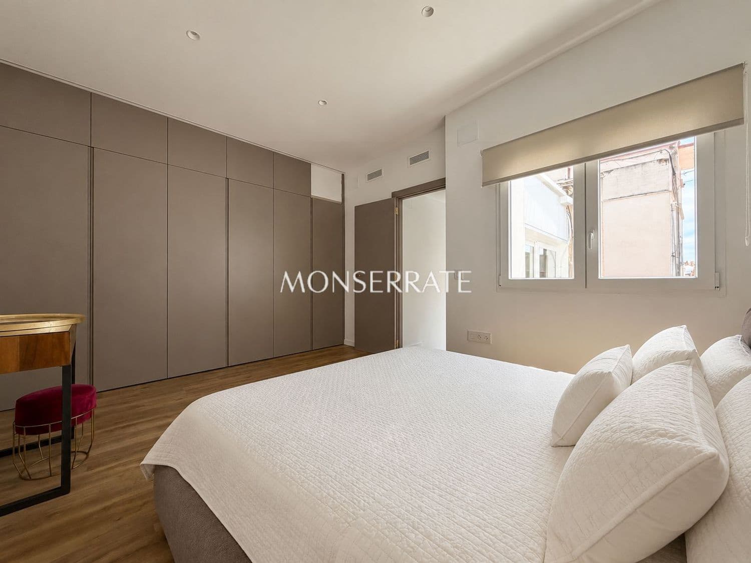2 bedroom Apartment for rent in Valencia city with garage - € 1,900 (Ref: 9844777)