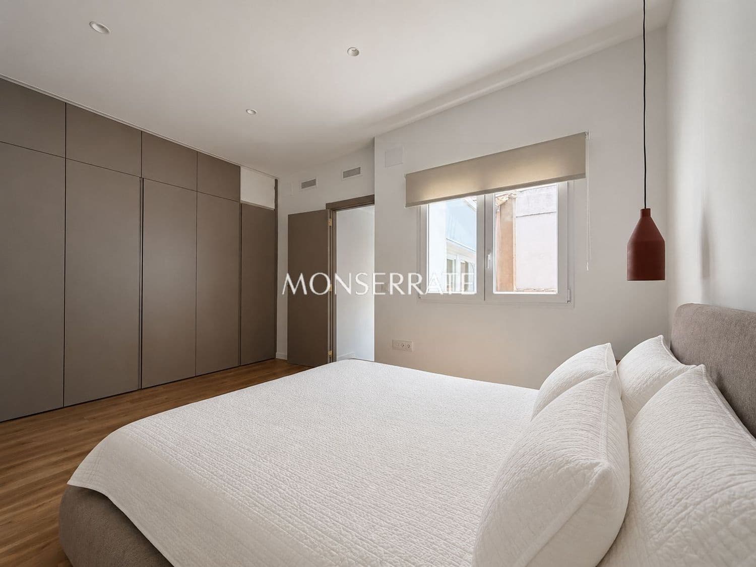 2 bedroom Apartment for rent in Valencia city with garage - € 1,900 (Ref: 9844777)