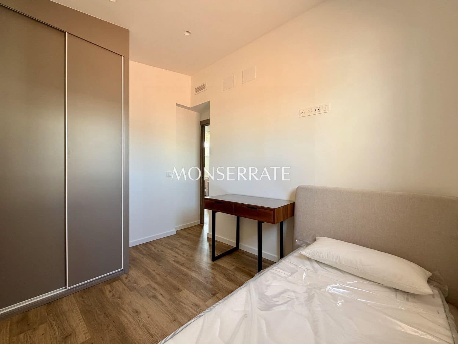 2 bedroom Apartment for rent in Valencia city with garage - € 1,900 (Ref: 9844777)