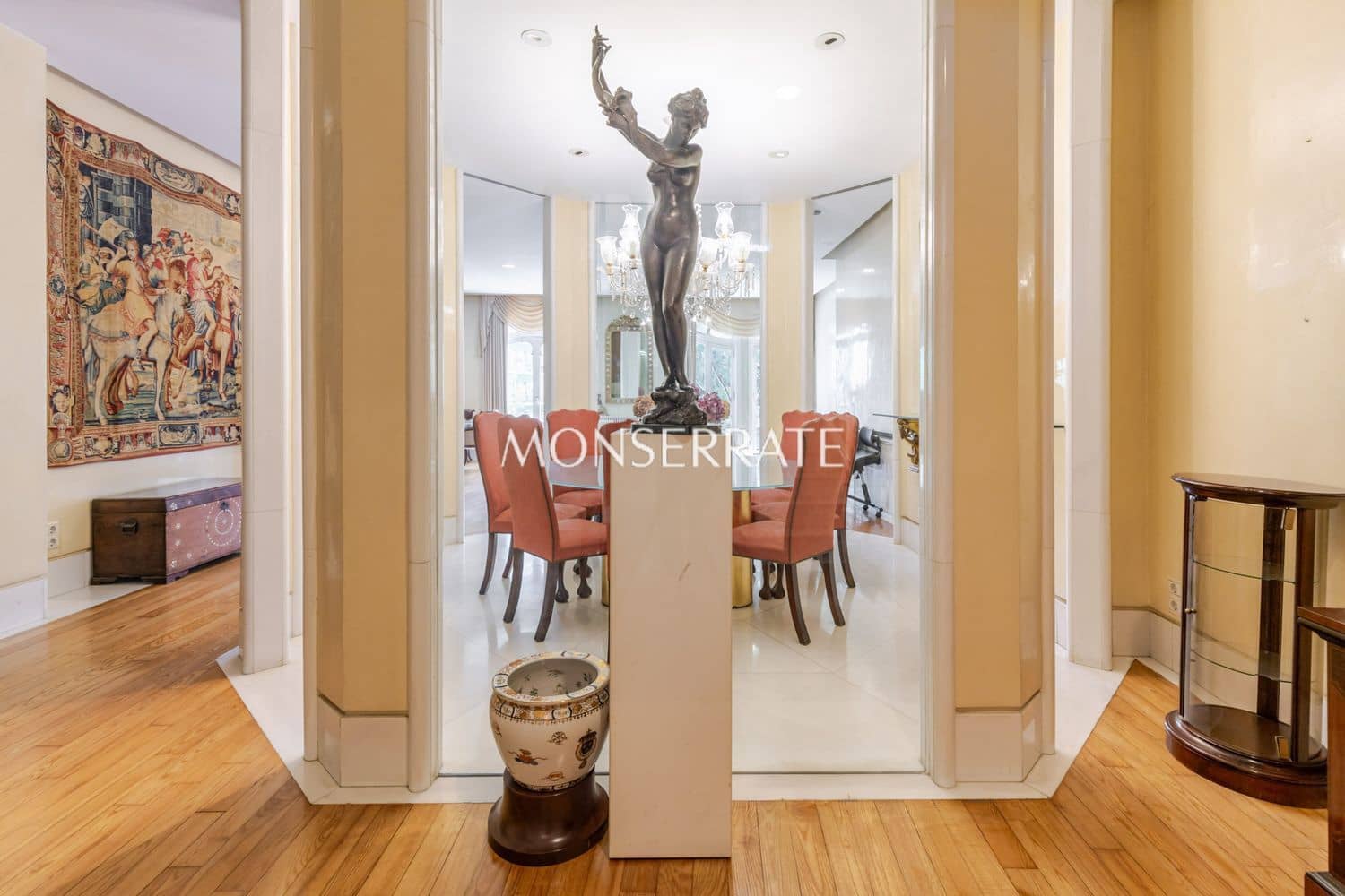 5 bedroom Apartment for sale in Valencia city with garage - € 2,375,000 (Ref: 9849049)
