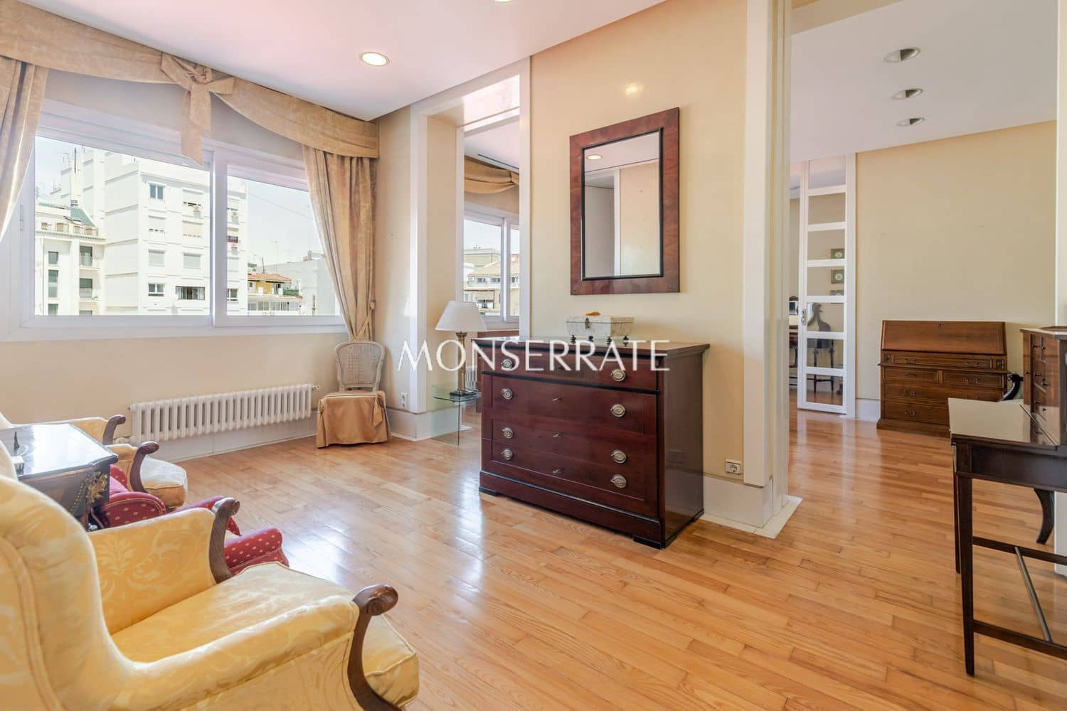 5 bedroom Apartment for sale in Valencia city with garage - € 2,375,000 (Ref: 9849049)