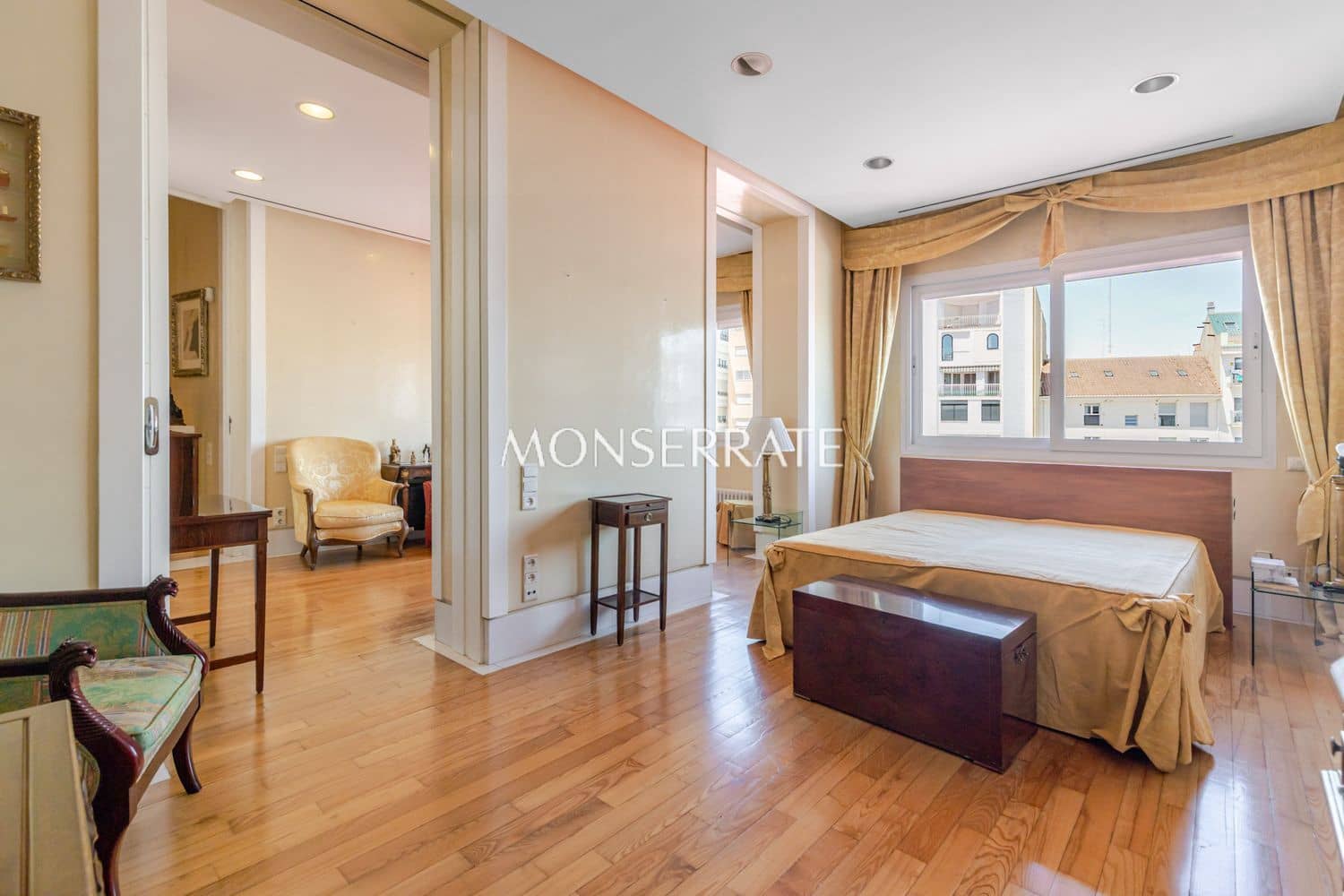 5 bedroom Apartment for sale in Valencia city with garage - € 2,375,000 (Ref: 9849049)
