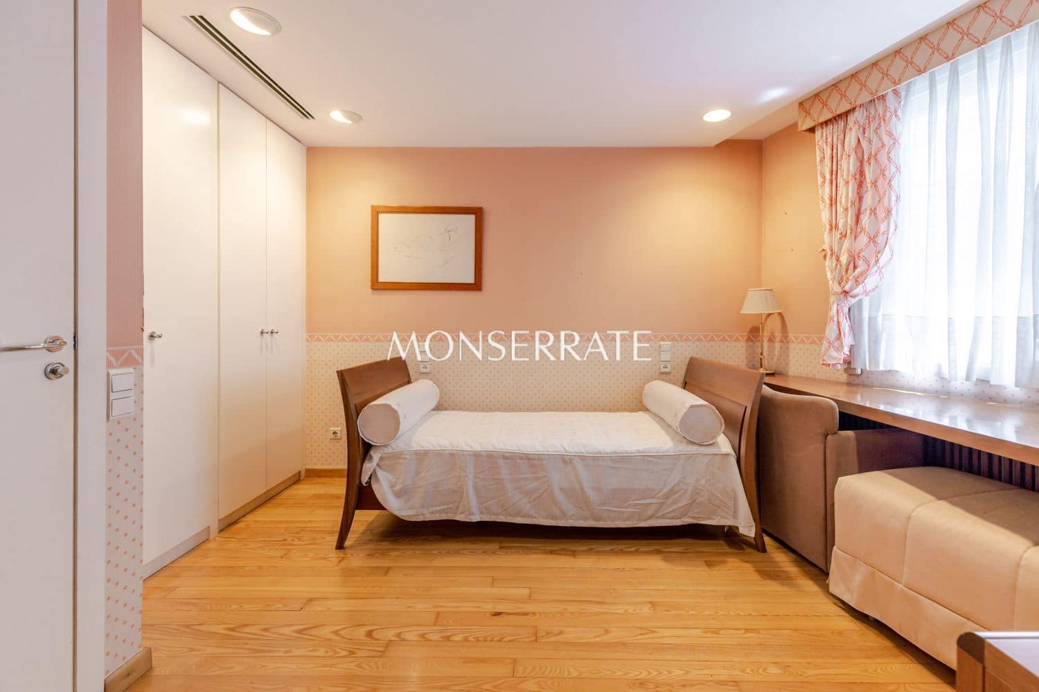 5 bedroom Apartment for sale in Valencia city with garage - € 2,375,000 (Ref: 9849049)