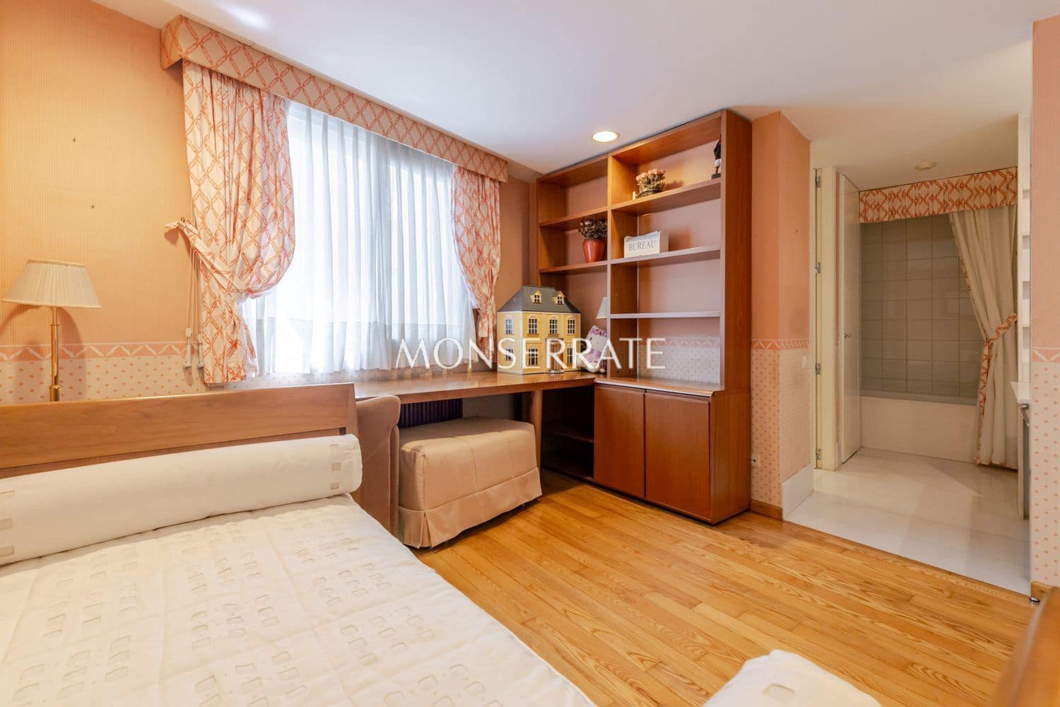 5 bedroom Apartment for sale in Valencia city with garage - € 2,375,000 (Ref: 9849049)