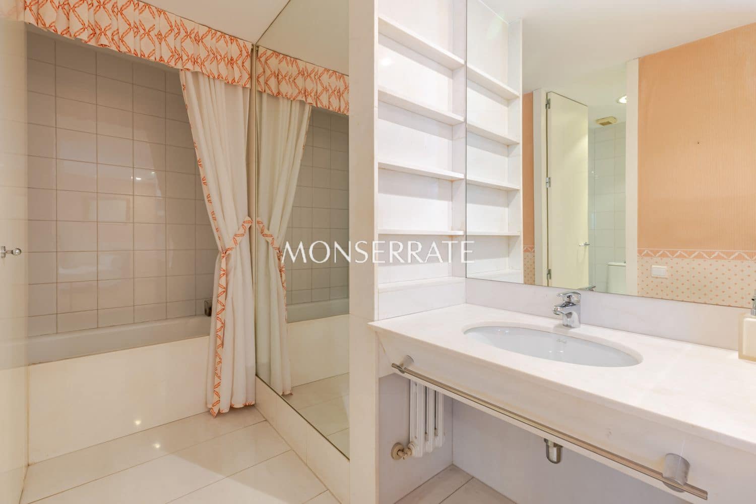 5 bedroom Apartment for sale in Valencia city with garage - € 2,375,000 (Ref: 9849049)