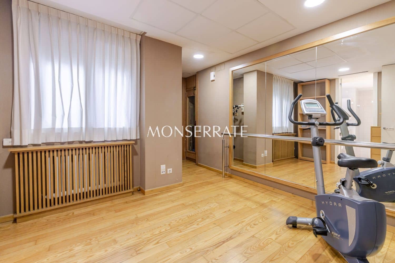 5 bedroom Apartment for sale in Valencia city with garage - € 2,375,000 (Ref: 9849049)