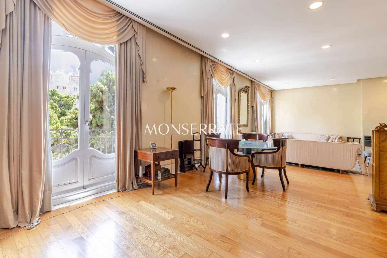 5 bedroom Apartment for sale in Valencia city with garage - € 2,375,000 (Ref: 9849049)
