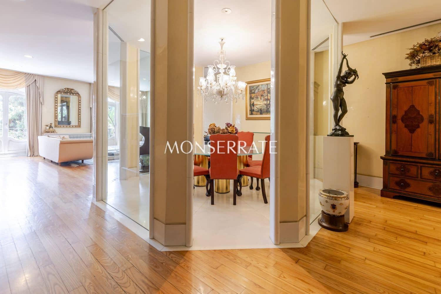 5 bedroom Apartment for sale in Valencia city with garage - € 2,375,000 (Ref: 9849049)