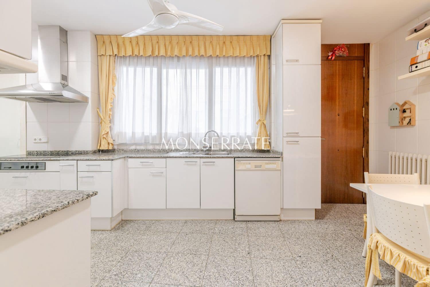 5 bedroom Apartment for sale in Valencia city with garage - € 2,375,000 (Ref: 9849049)