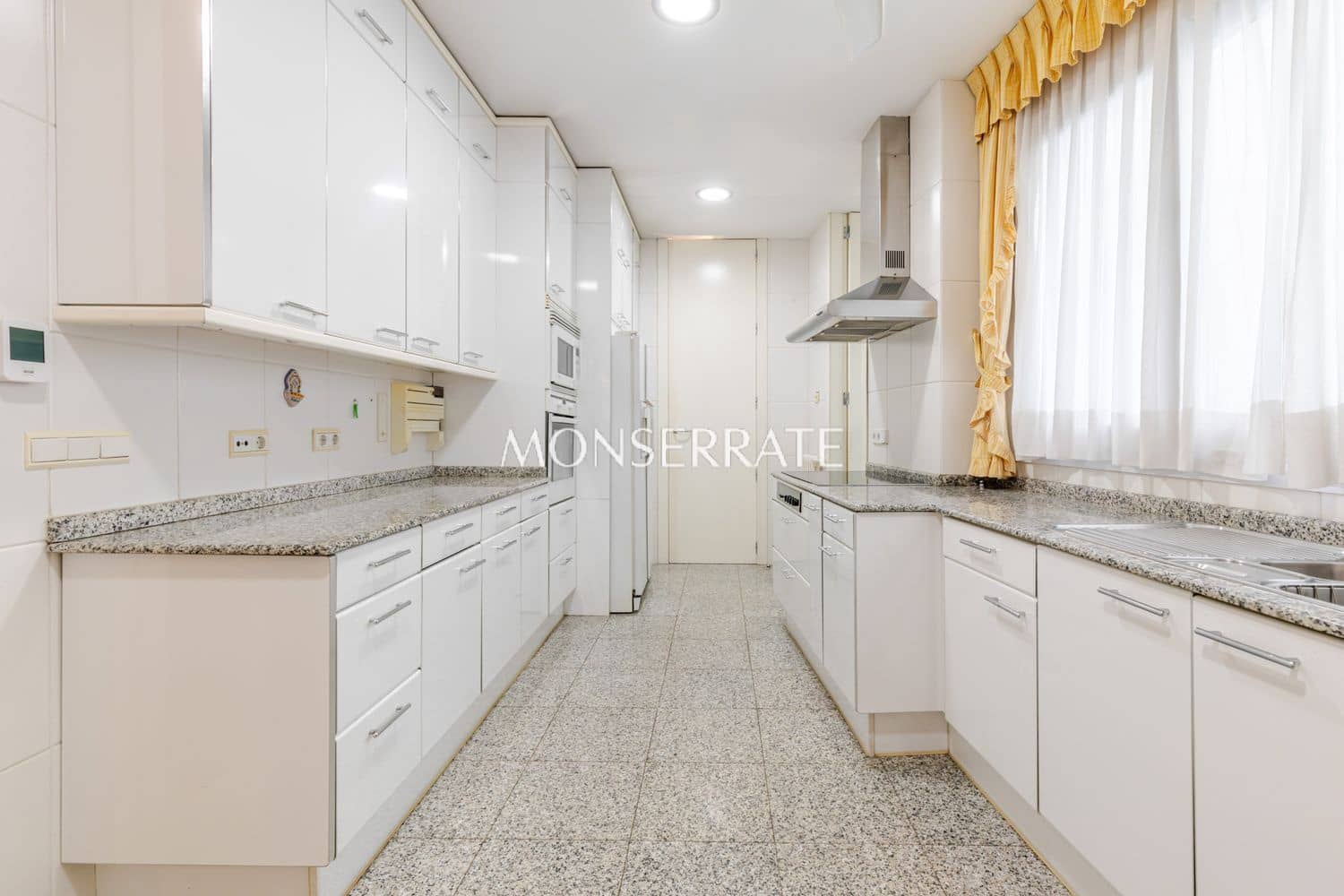 5 bedroom Apartment for sale in Valencia city with garage - € 2,375,000 (Ref: 9849049)