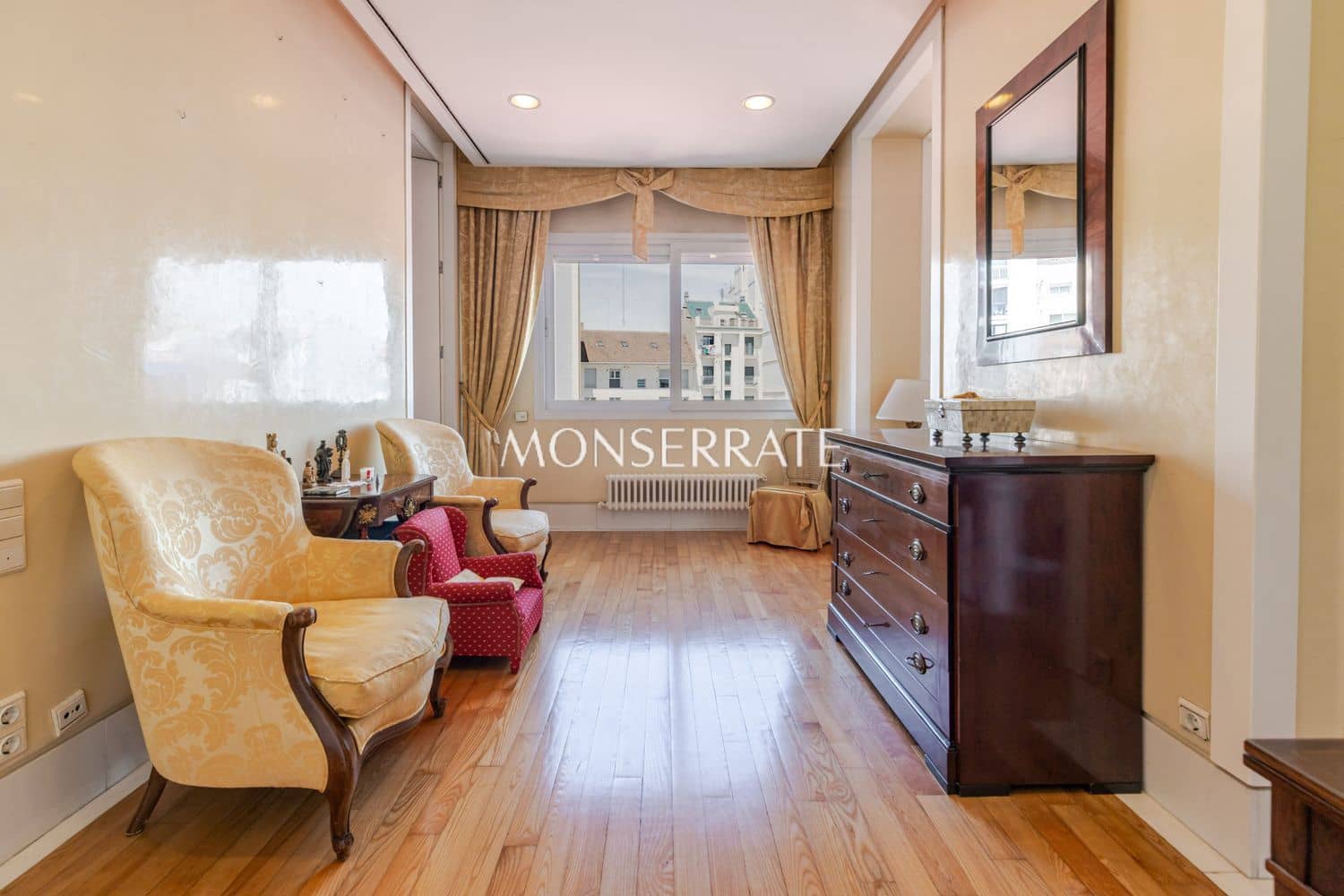 5 bedroom Apartment for sale in Valencia city with garage - € 2,375,000 (Ref: 9849049)