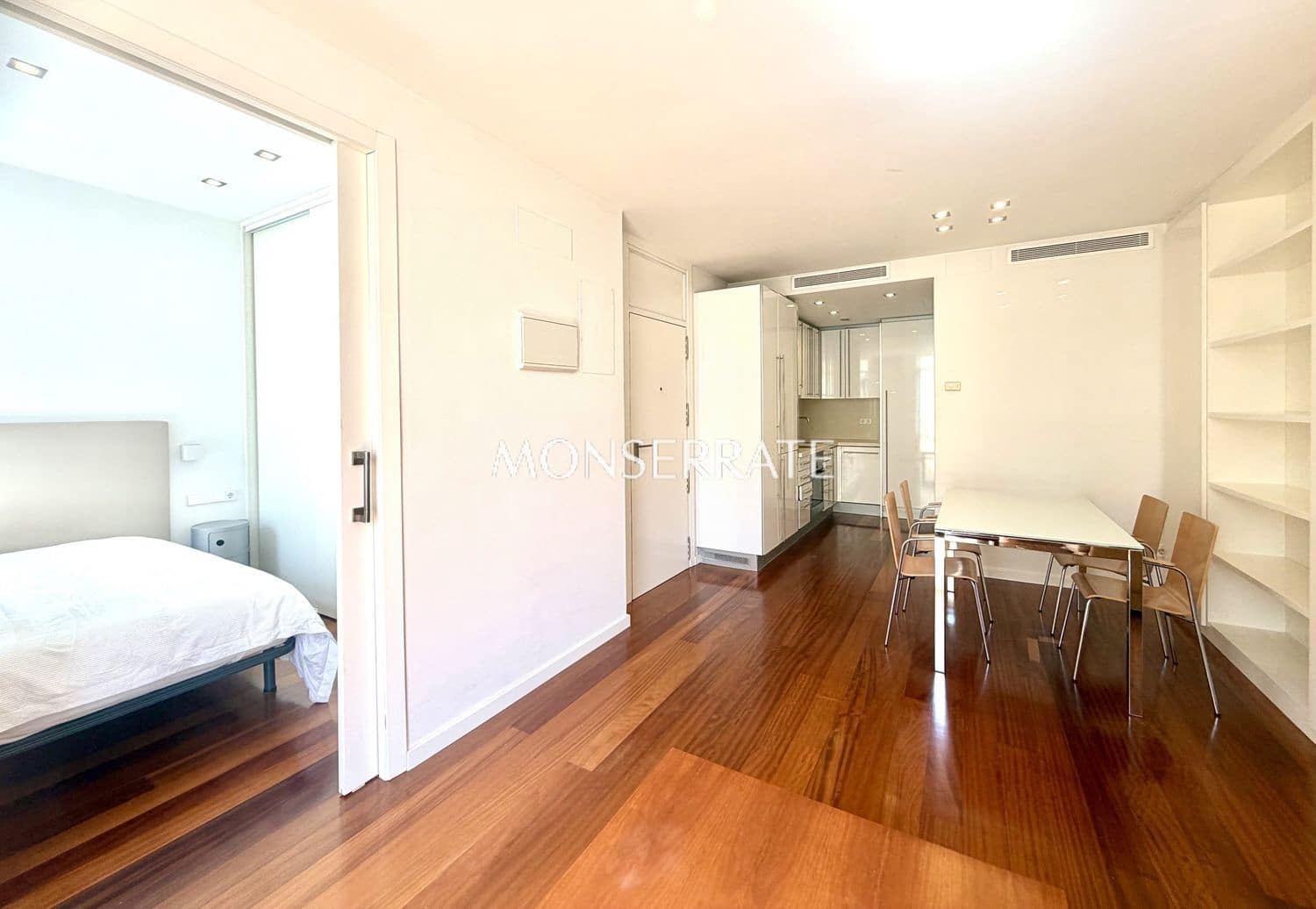 1 bedroom Apartment for rent in Valencia city with garage - € 1,650 (Ref: 9864110)