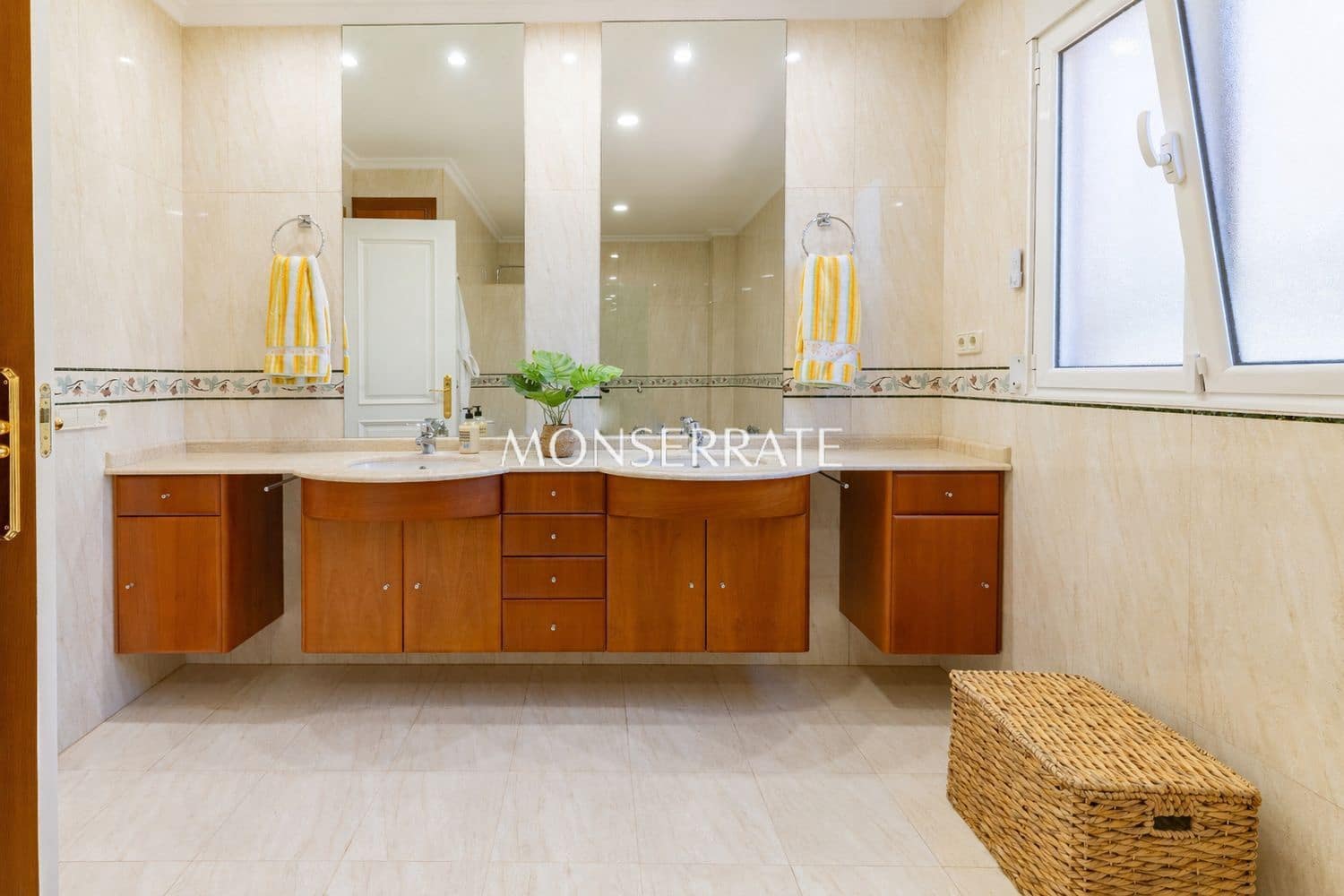 5 chambre Villa/Maison à vendre à Moncada avec piscine garage - 875 000 € (Ref: 9919236)