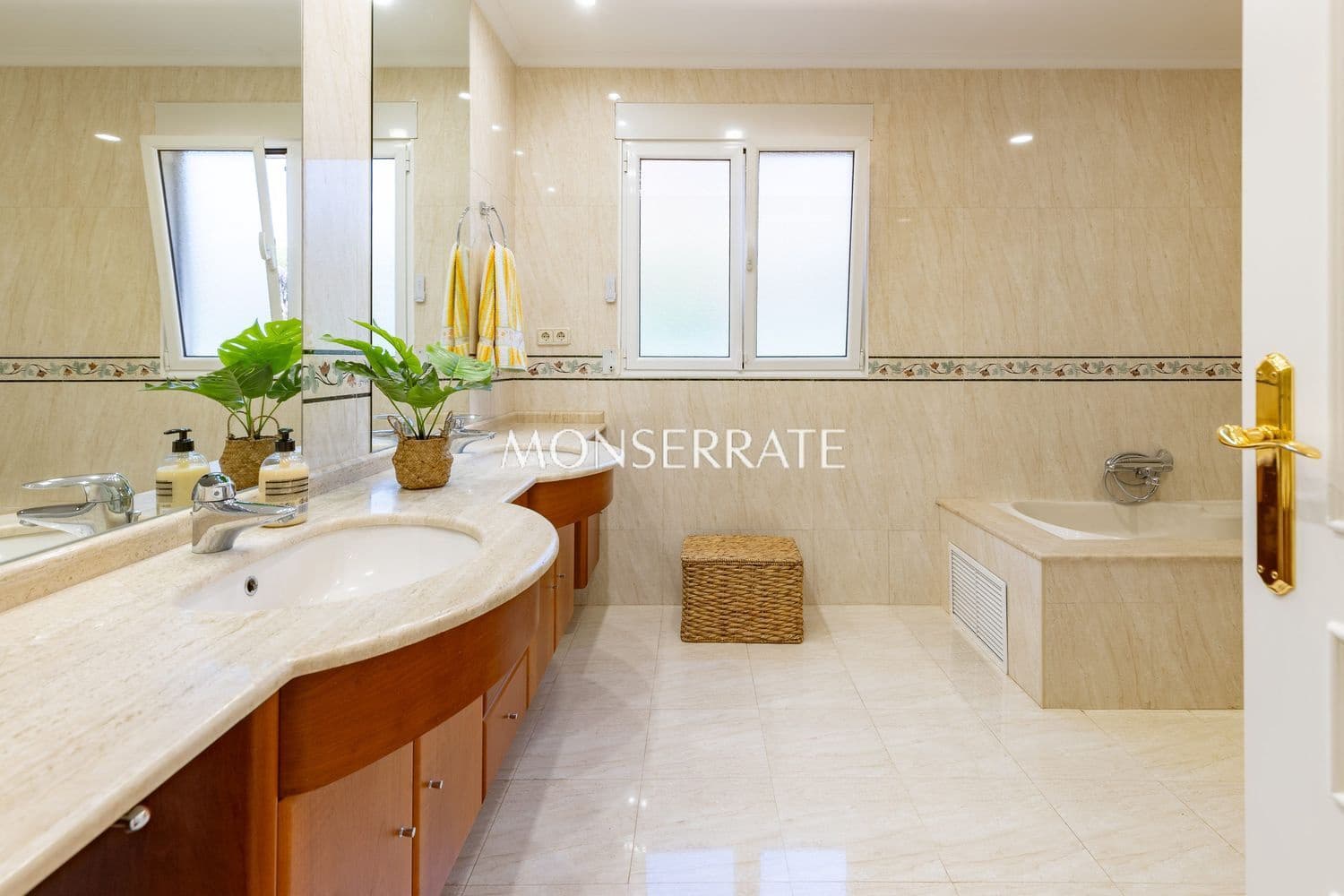 5 chambre Villa/Maison à vendre à Moncada avec piscine garage - 875 000 € (Ref: 9919236)