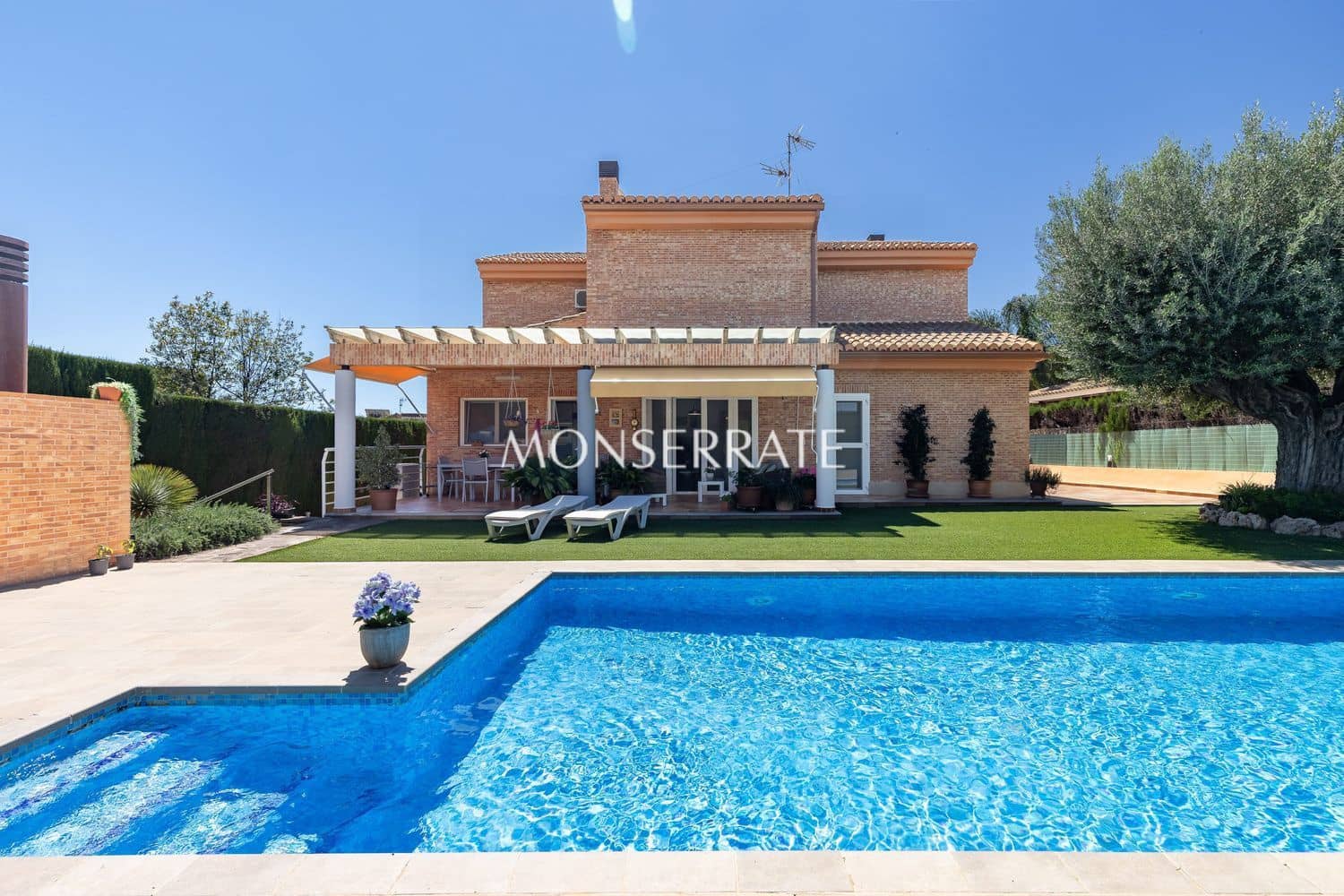 5 chambre Villa/Maison à vendre à Moncada avec piscine garage - 875 000 € (Ref: 9919236)