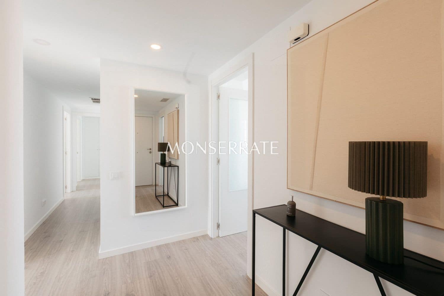 3 bedroom Apartment for rent in Valencia city with pool garage - € 2,800 (Ref: 9921714)