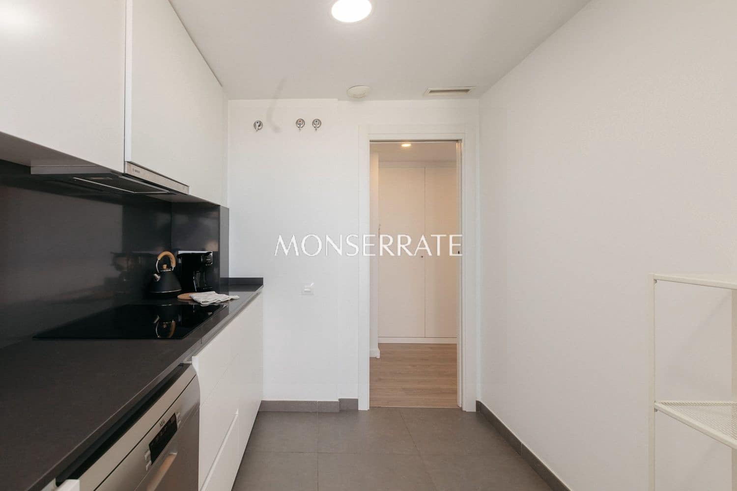 3 bedroom Apartment for rent in Valencia city with pool garage - € 2,800 (Ref: 9921714)