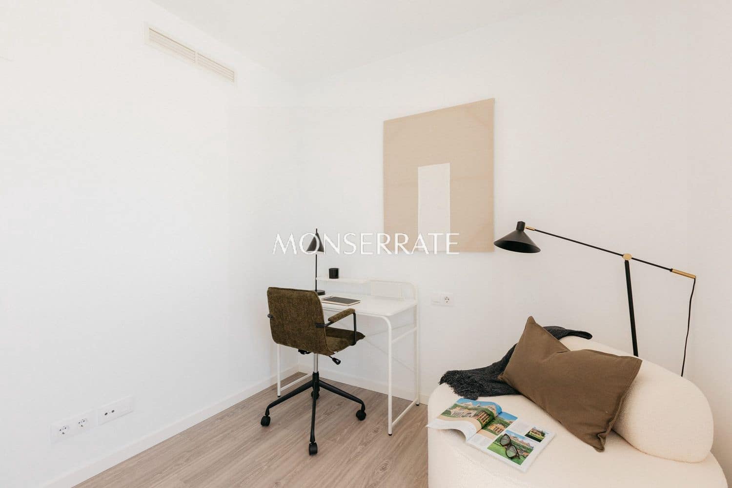 3 bedroom Apartment for rent in Valencia city with pool garage - € 2,800 (Ref: 9921714)
