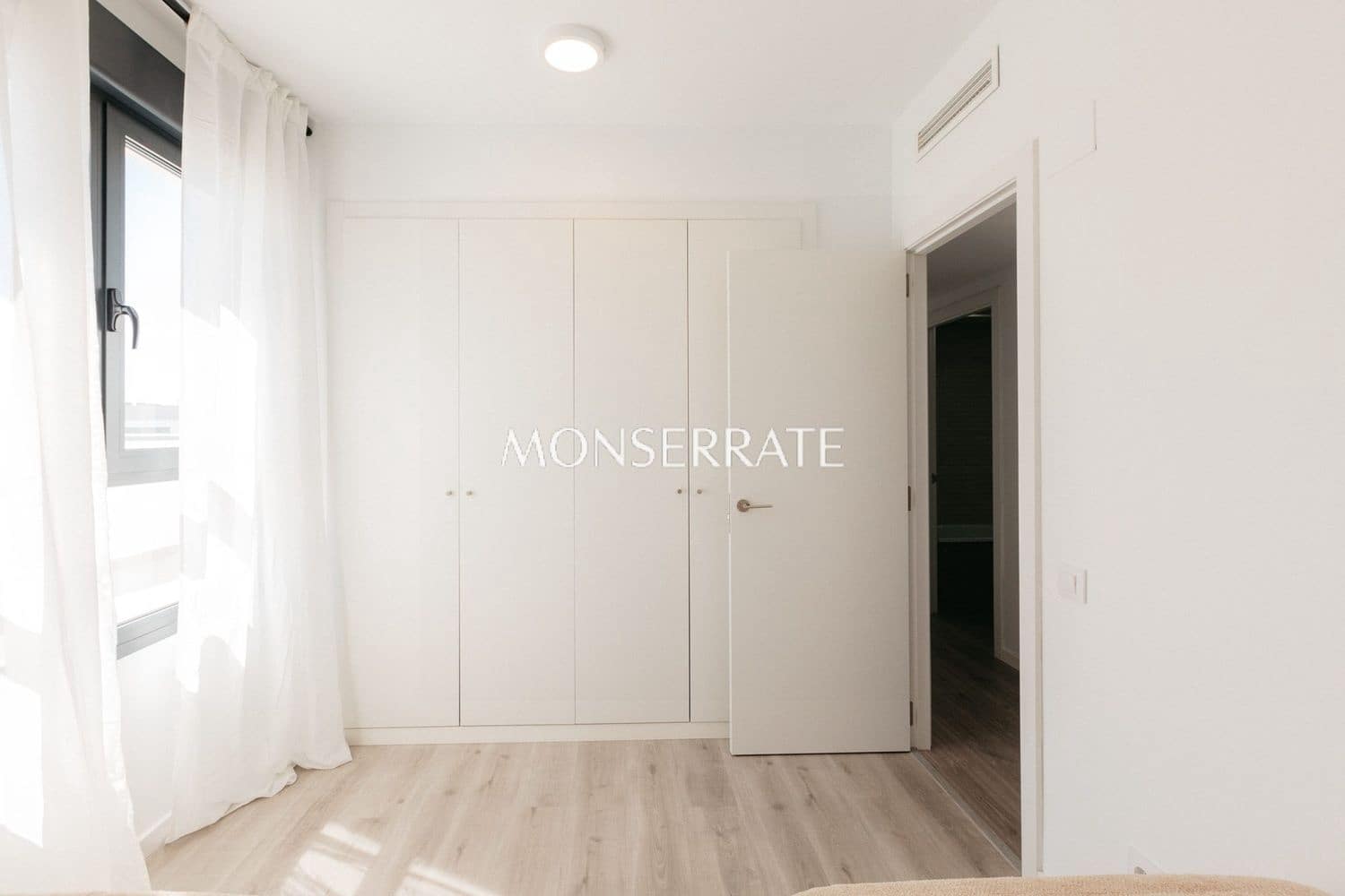 3 bedroom Apartment for rent in Valencia city with pool garage - € 2,800 (Ref: 9921714)