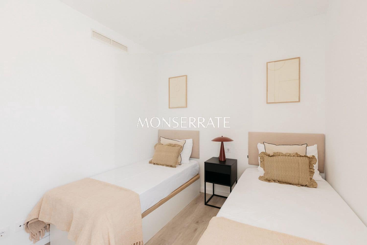 3 bedroom Apartment for rent in Valencia city with pool garage - € 2,800 (Ref: 9921714)