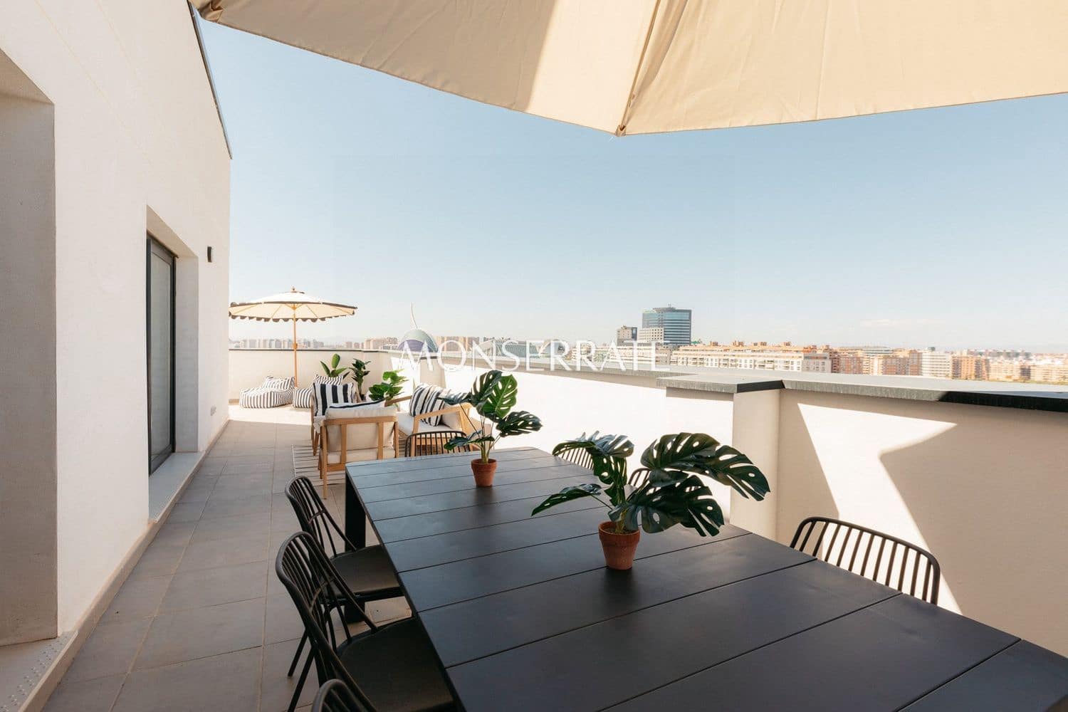 3 bedroom Apartment for rent in Valencia city with pool garage - € 2,800 (Ref: 9921714)