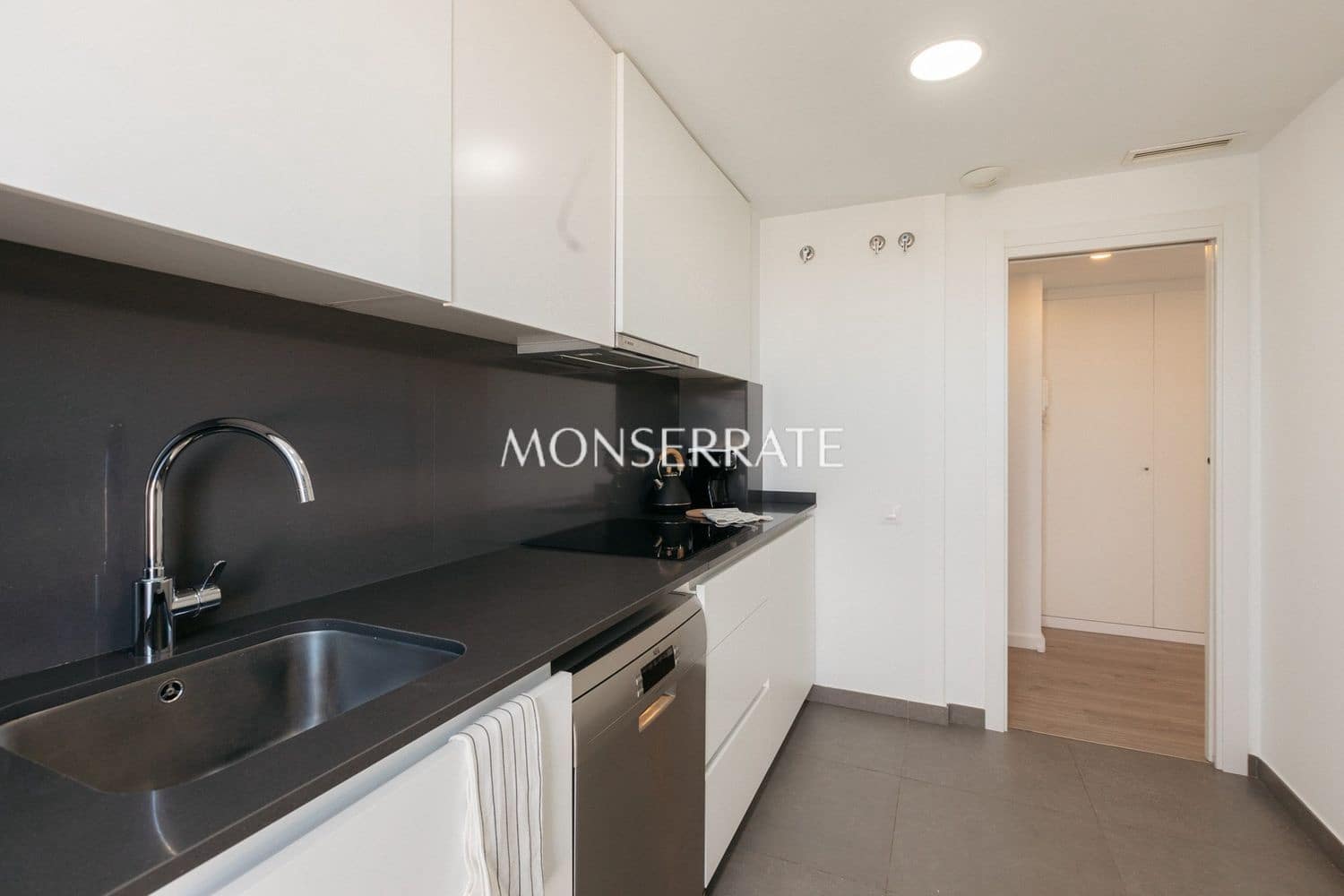 3 bedroom Apartment for rent in Valencia city with pool garage - € 2,800 (Ref: 9921714)