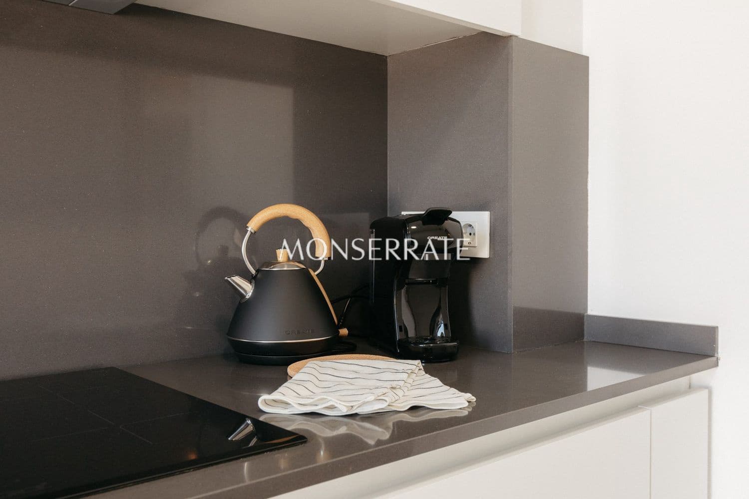 3 bedroom Apartment for rent in Valencia city with pool garage - € 2,800 (Ref: 9921714)