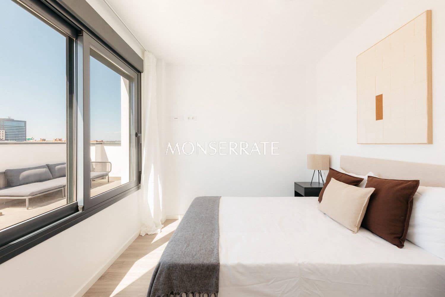 3 bedroom Apartment for rent in Valencia city with pool garage - € 2,800 (Ref: 9921714)