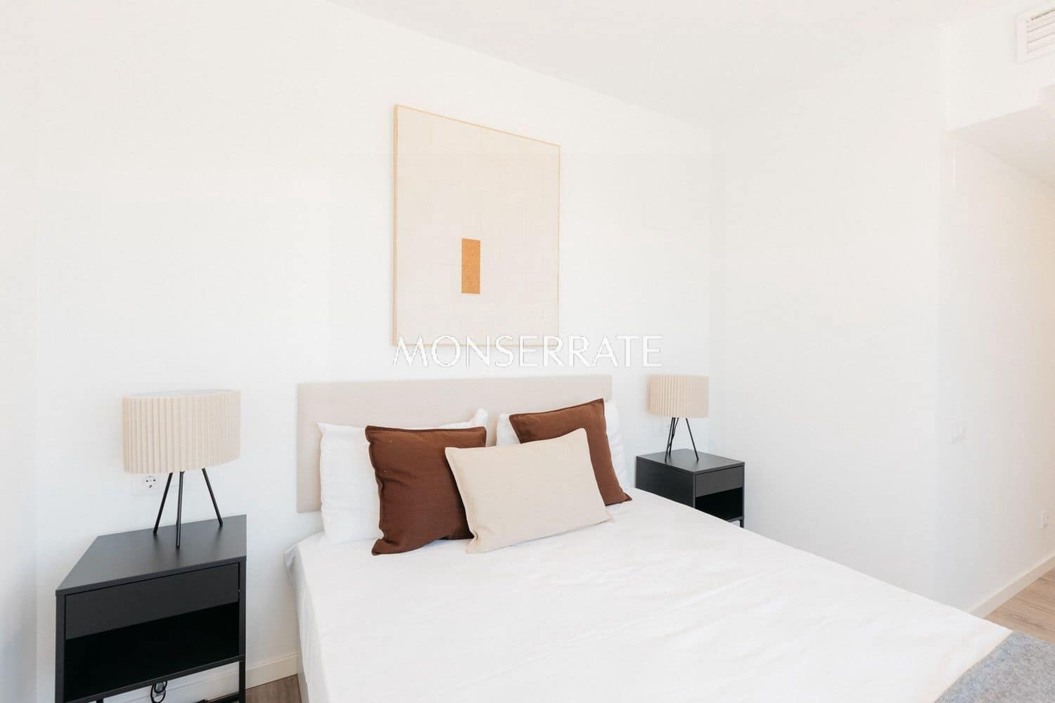 3 bedroom Apartment for rent in Valencia city with pool garage - € 2,800 (Ref: 9921714)