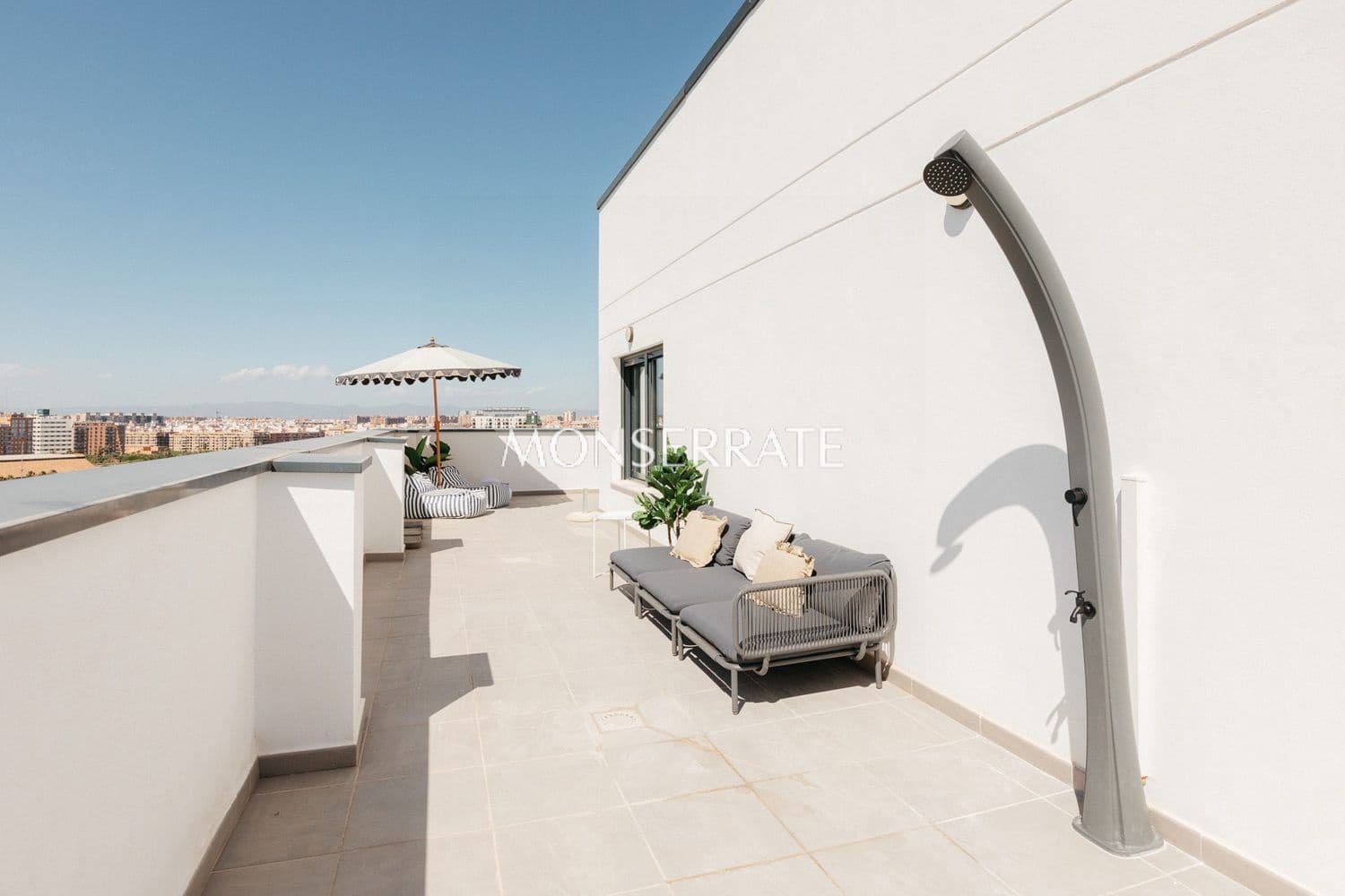 3 bedroom Apartment for rent in Valencia city with pool garage - € 2,800 (Ref: 9921714)