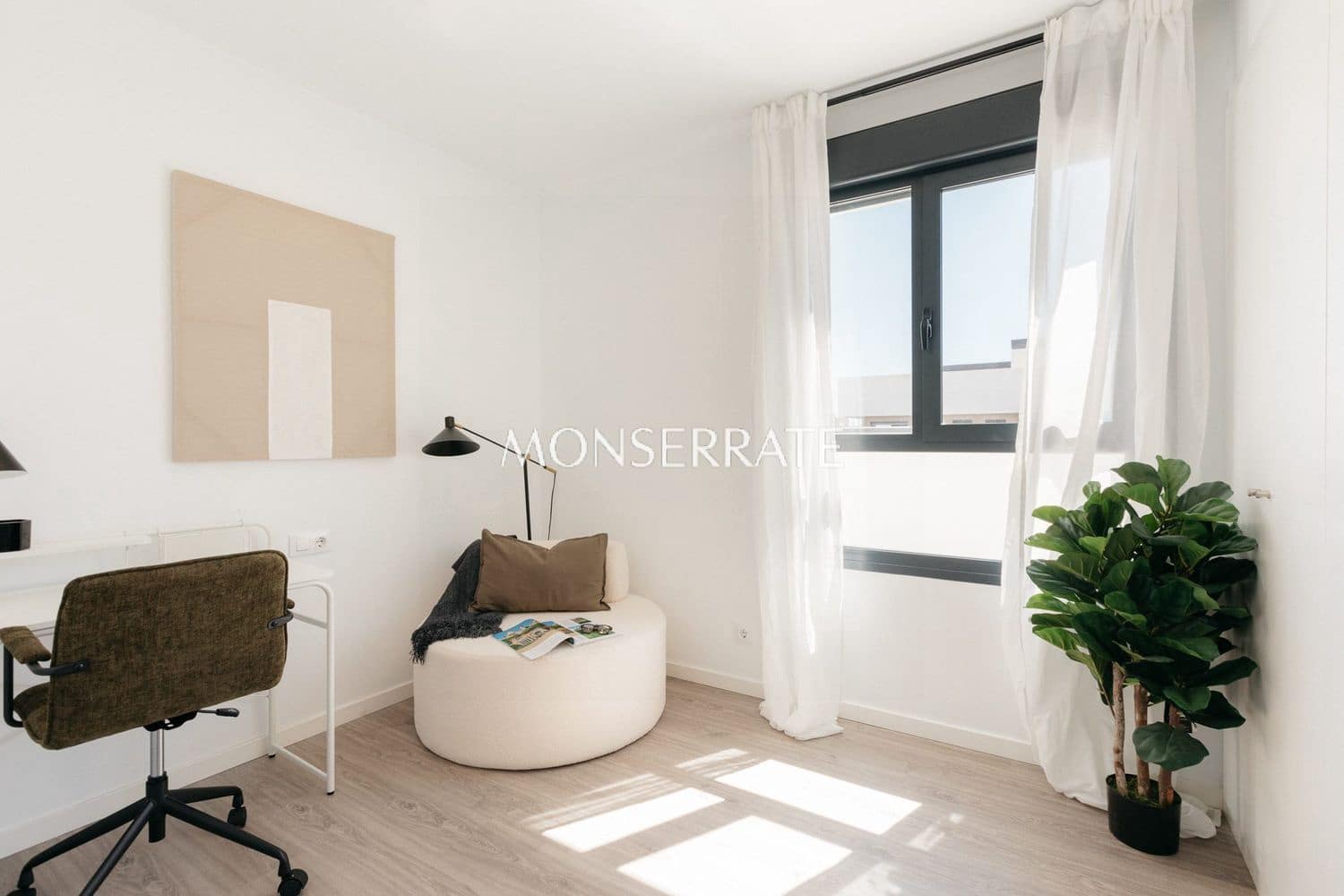 3 bedroom Apartment for rent in Valencia city with pool garage - € 2,800 (Ref: 9921714)