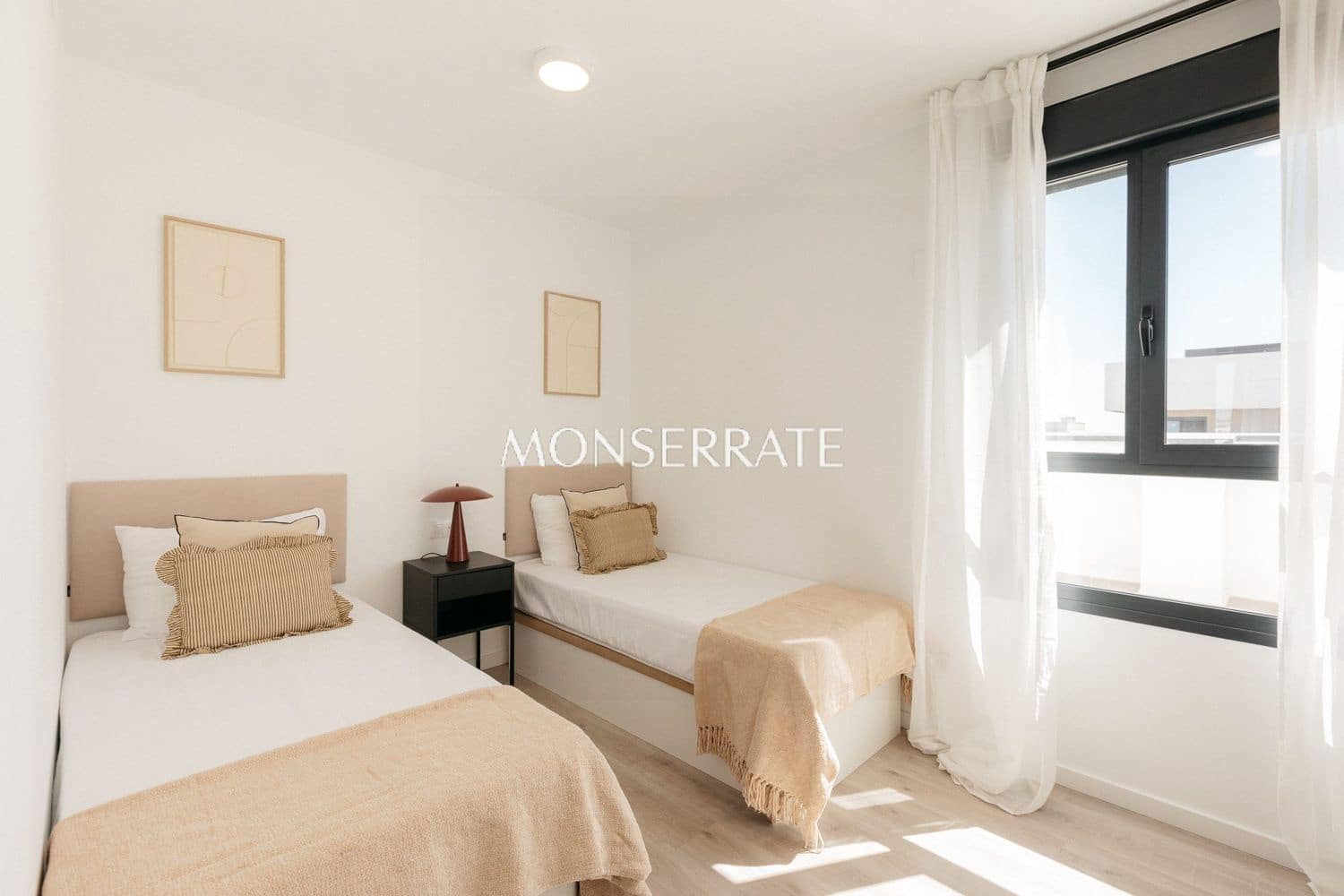 3 bedroom Apartment for rent in Valencia city with pool garage - € 2,800 (Ref: 9921714)