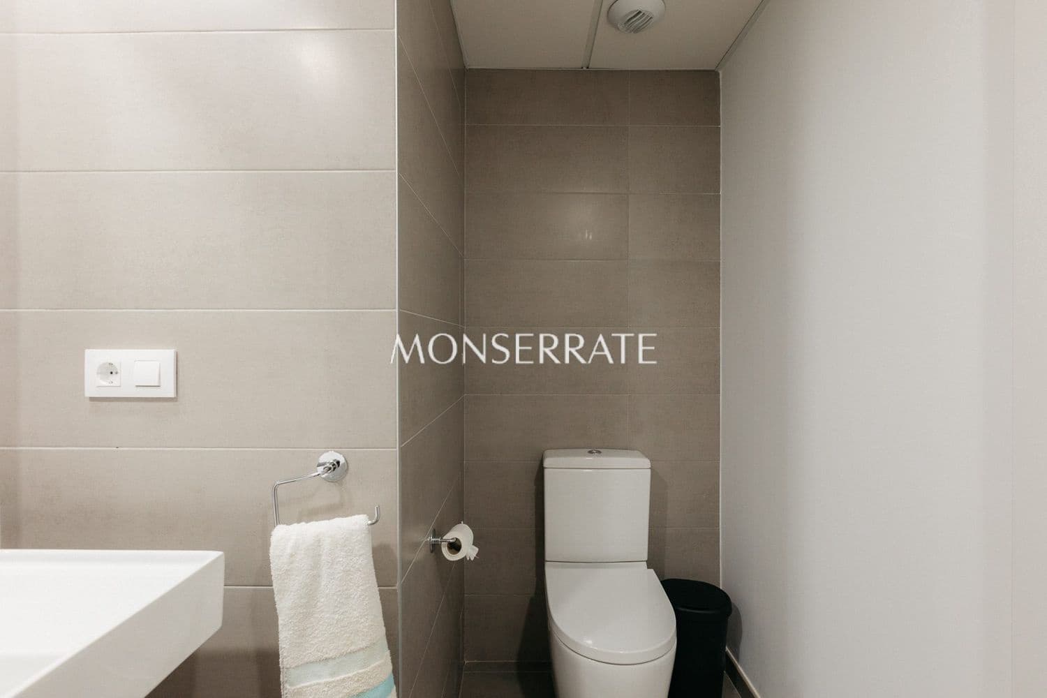 3 bedroom Apartment for rent in Valencia city with pool garage - € 2,800 (Ref: 9921714)