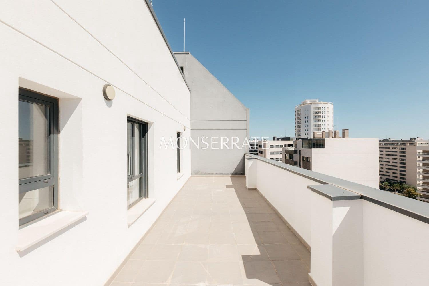 3 bedroom Apartment for rent in Valencia city with pool garage - € 2,800 (Ref: 9921714)