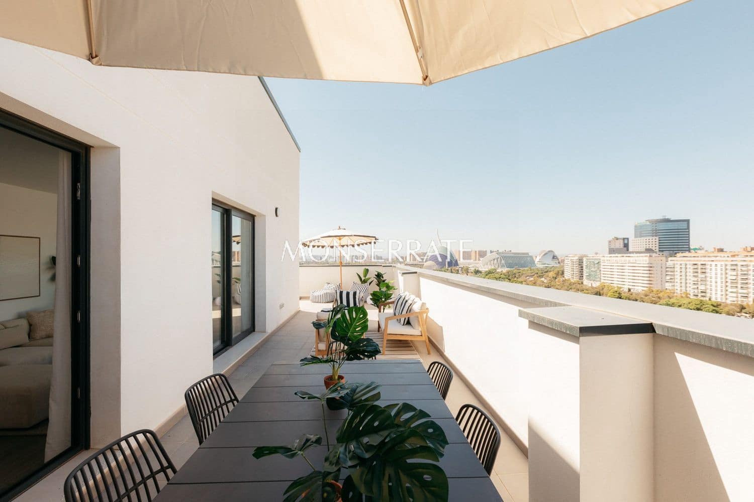 3 bedroom Apartment for rent in Valencia city with pool garage - € 2,800 (Ref: 9921714)