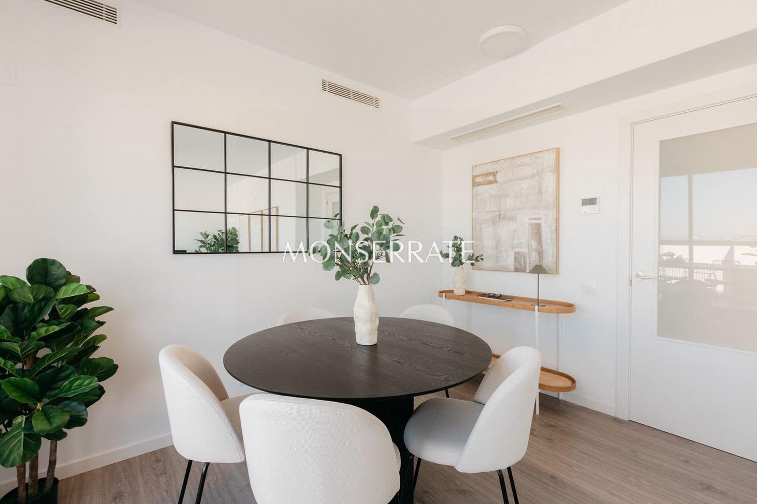 3 bedroom Apartment for rent in Valencia city with pool garage - € 2,800 (Ref: 9921714)
