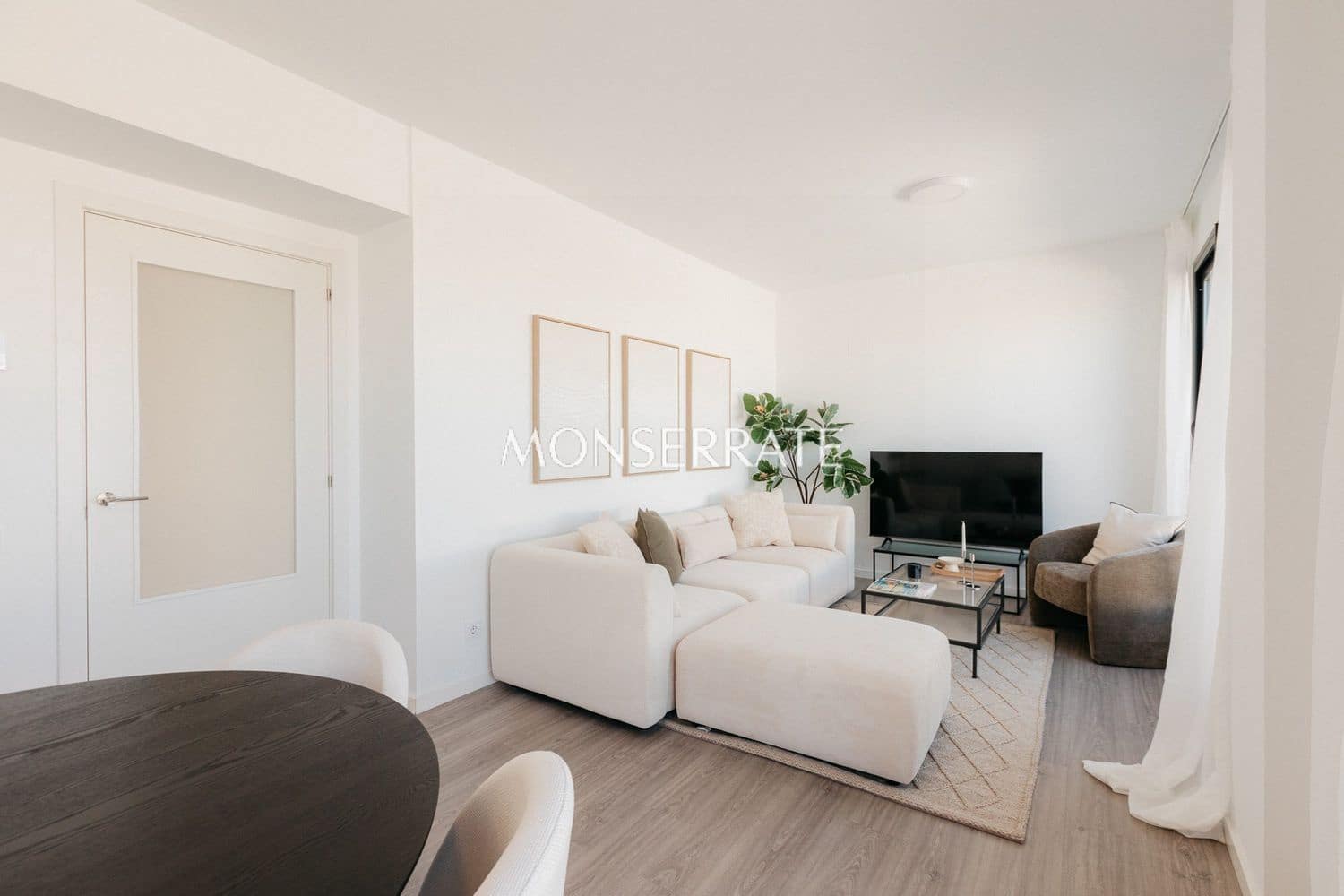 3 bedroom Apartment for rent in Valencia city with pool garage - € 2,800 (Ref: 9921714)