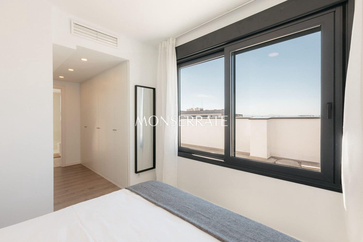 3 bedroom Apartment for rent in Valencia city with pool garage - € 2,800 (Ref: 9921714)