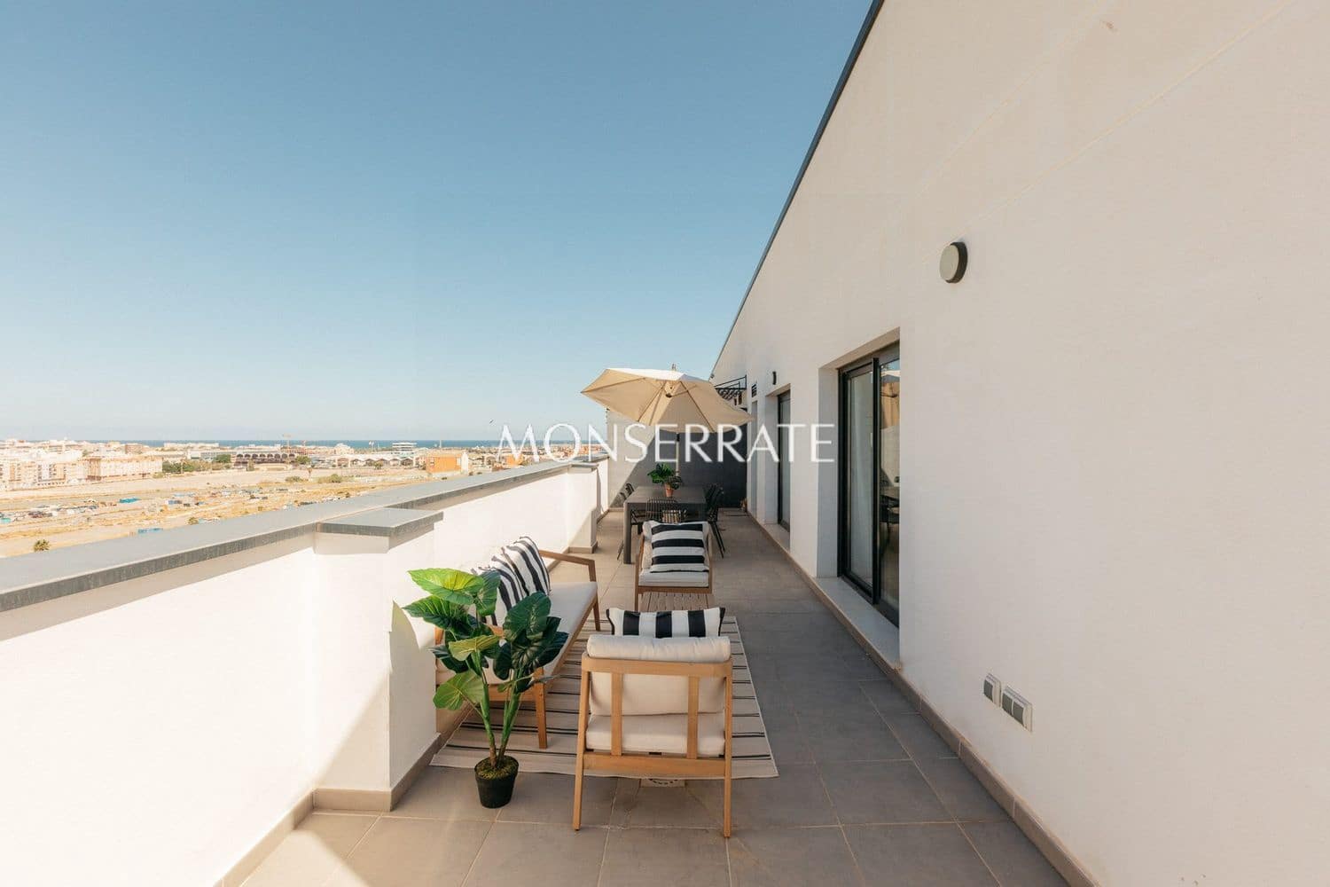 3 bedroom Apartment for rent in Valencia city with pool garage - € 2,800 (Ref: 9921714)