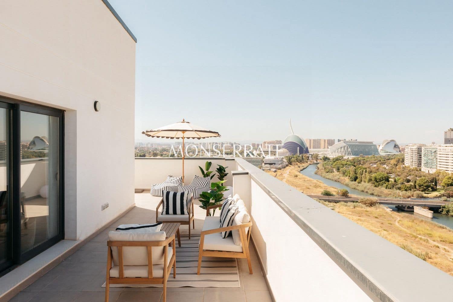 3 bedroom Apartment for rent in Valencia city with pool garage - € 2,800 (Ref: 9921714)