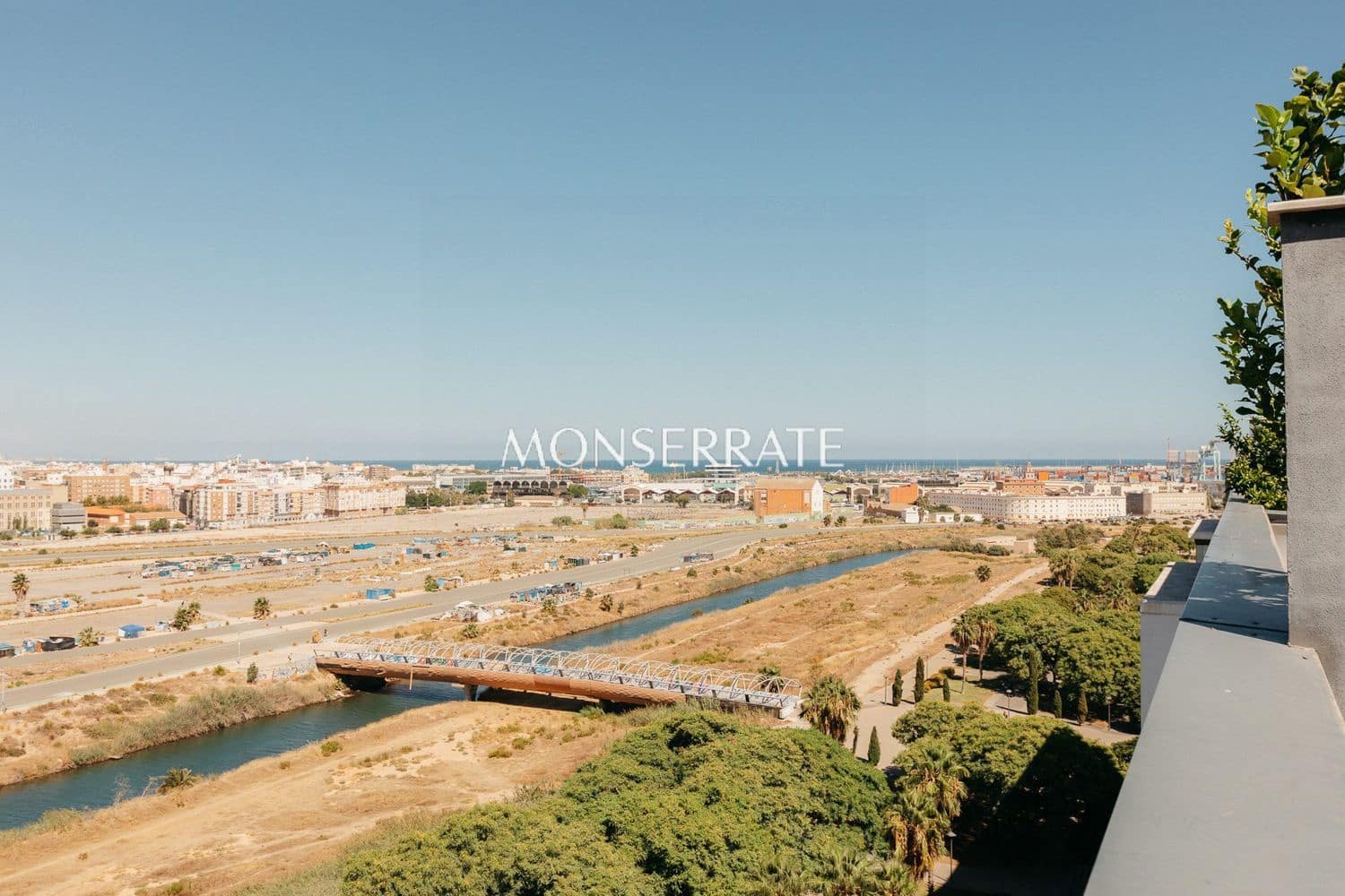 3 bedroom Apartment for rent in Valencia city with pool garage - € 2,800 (Ref: 9921714)