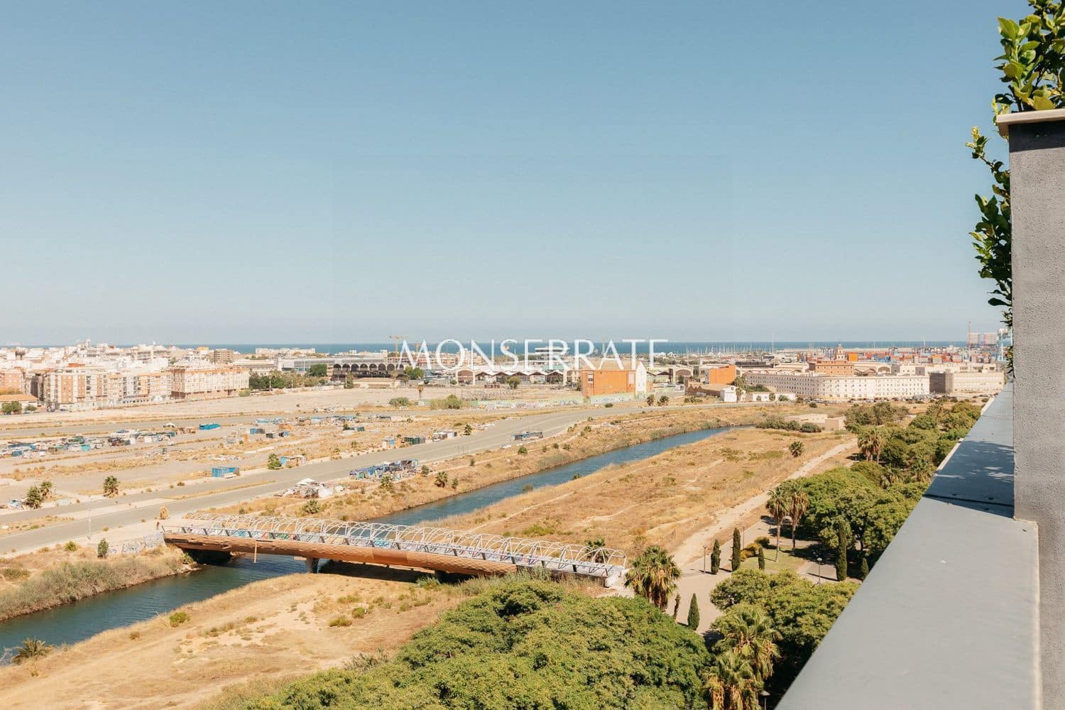 3 bedroom Apartment for rent in Valencia city with pool garage - € 2,800 (Ref: 9921714)