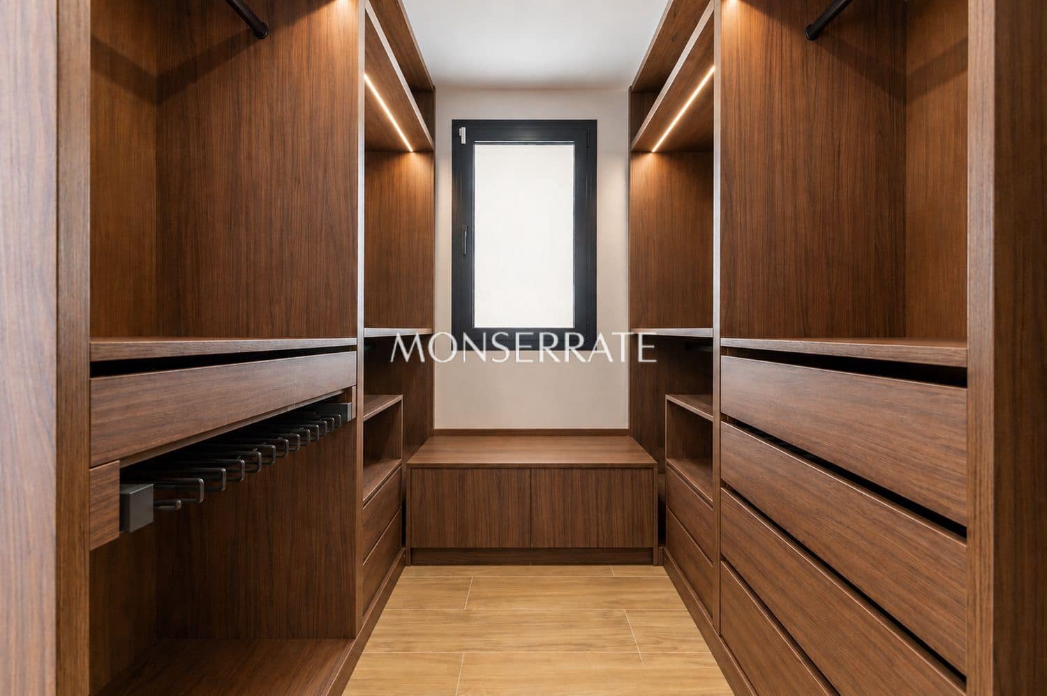 4 makuuhuone Huvila vuokrattavana paikassa San Antonio de Benageber mukana uima-altaan 
autotalli - 6 000 € (Ref: 9939281)