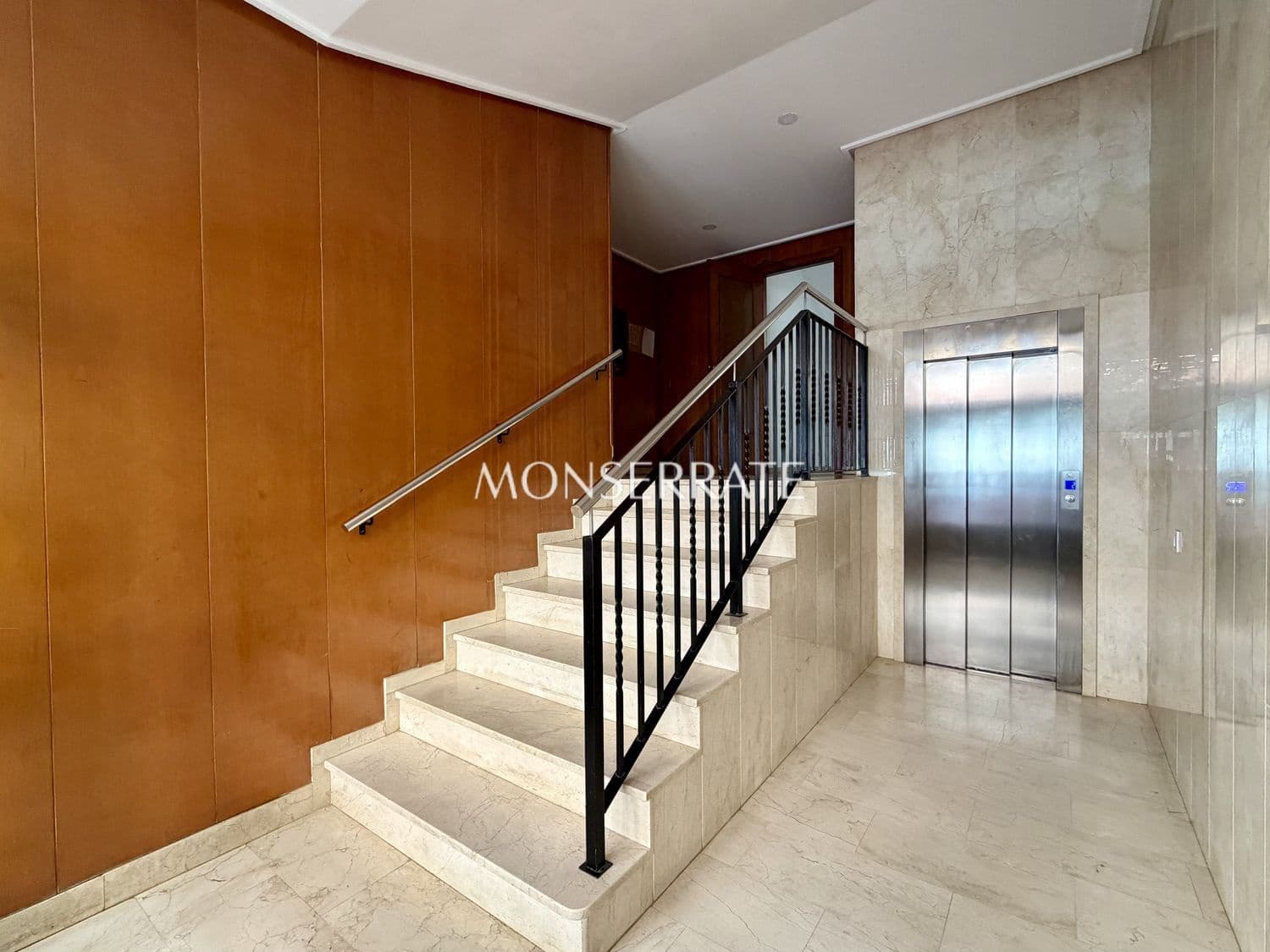 4 soveværelse Lejlighed til salg i Valencia by med garage - € 340.000 (Ref: 9945001)