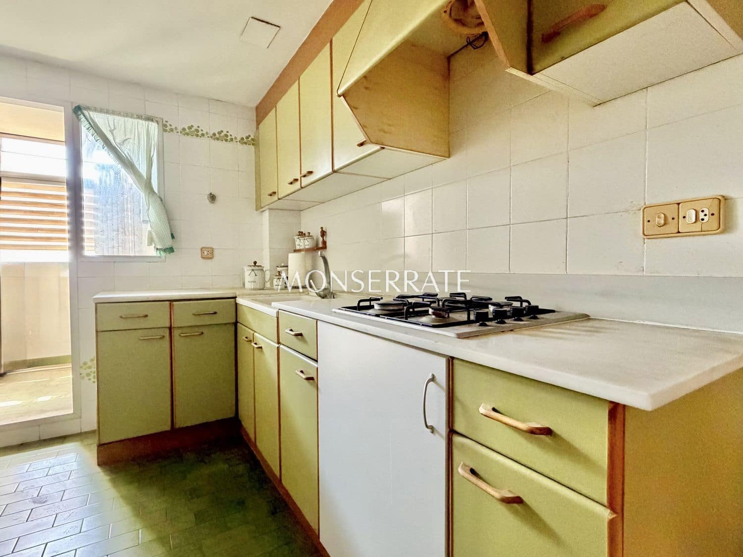 4 soveværelse Lejlighed til salg i Valencia by med garage - € 340.000 (Ref: 9945001)