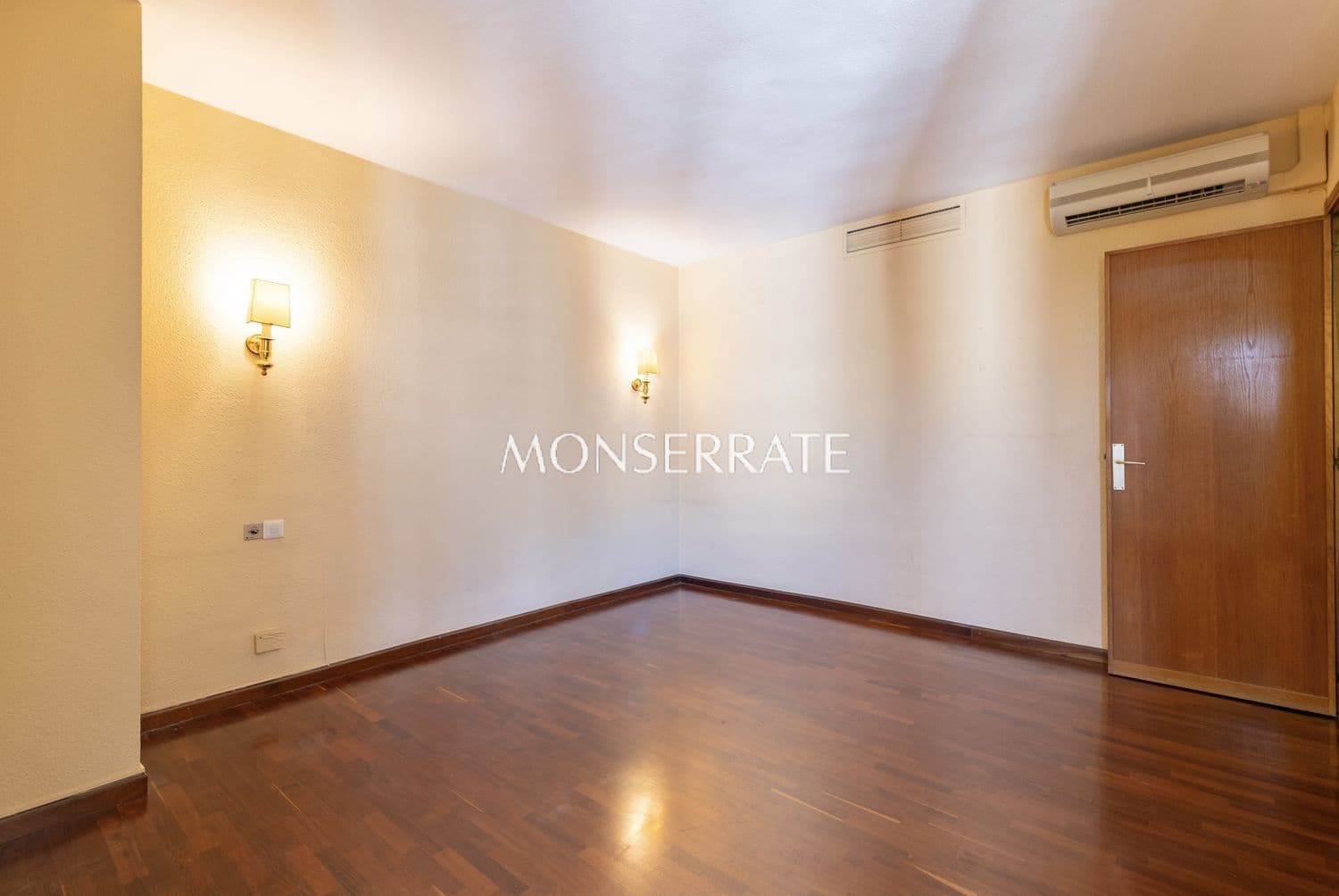 4 sypialnia Apartament na sprzedaż w Miasto Walencja z garażem - 995 000 € (Ref: 9990225)
