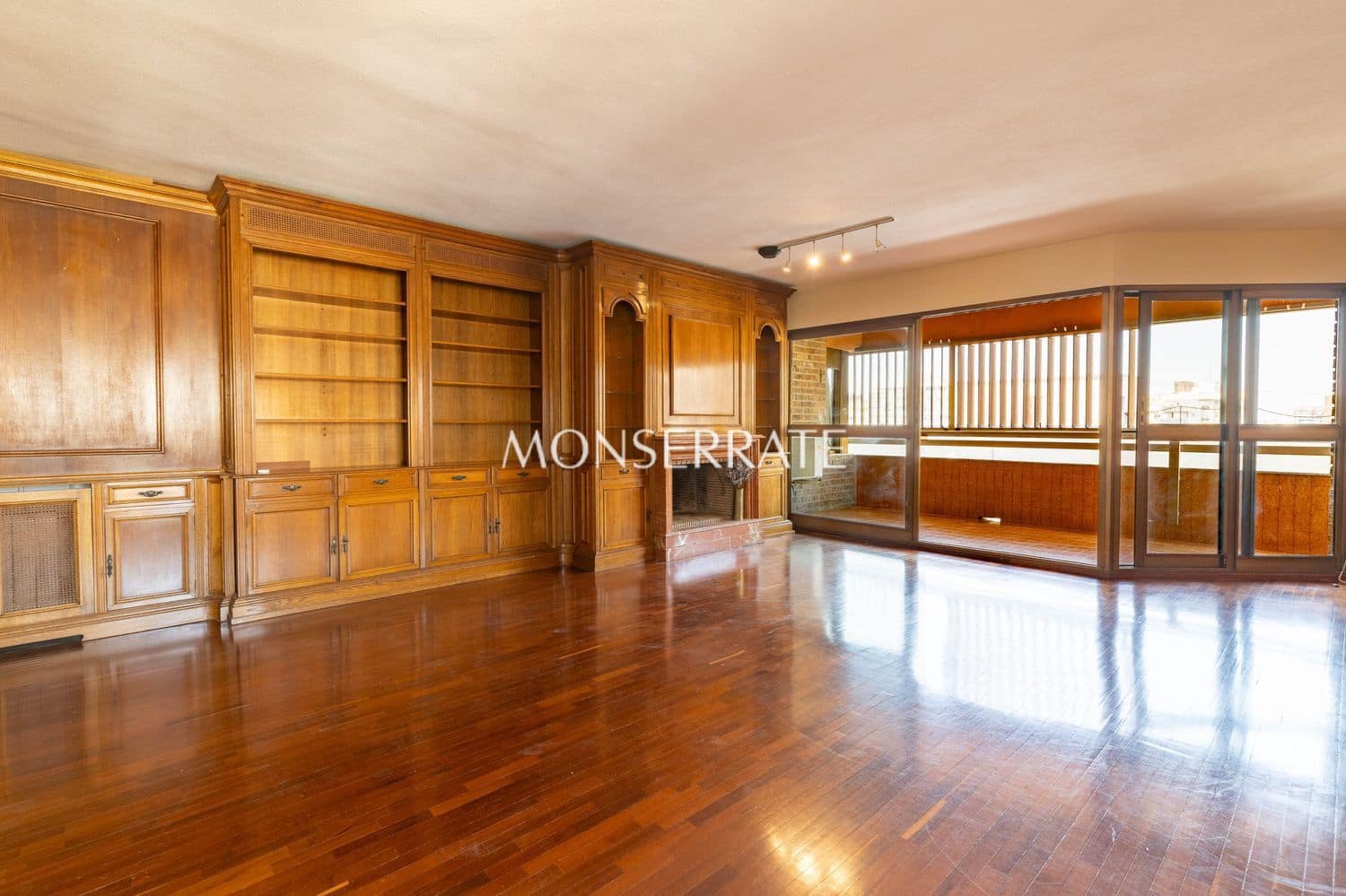4 sypialnia Apartament na sprzedaż w Miasto Walencja z garażem - 995 000 € (Ref: 9990225)