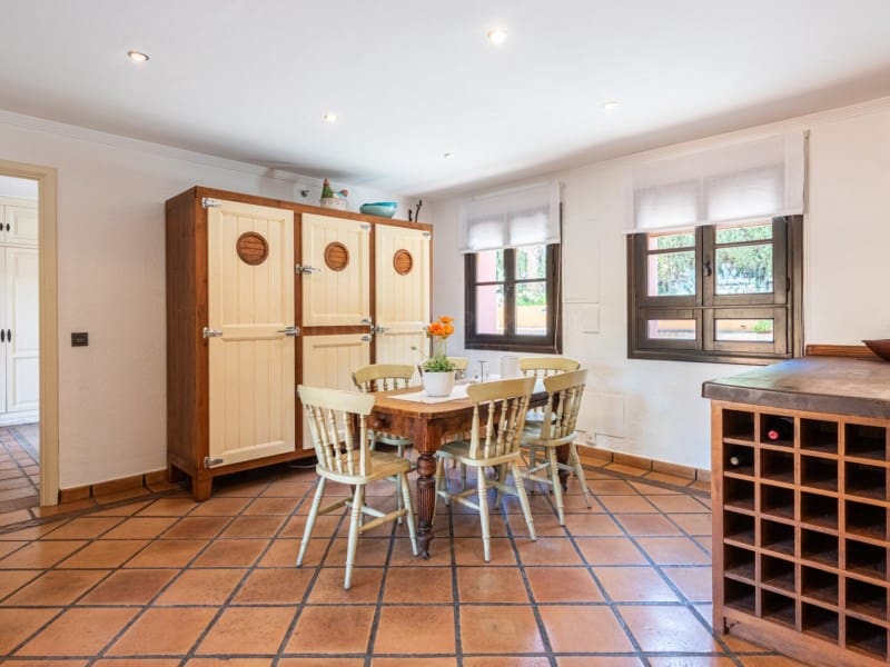 4 soverom Villa til salgs i El Paraiso med svømmebasseng - € 2 500 000 (Ref: 8847903)