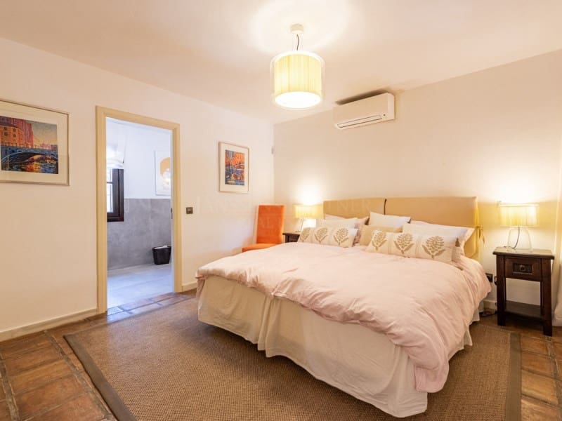 4 soverom Villa til salgs i El Paraiso med svømmebasseng - € 2 500 000 (Ref: 8847903)