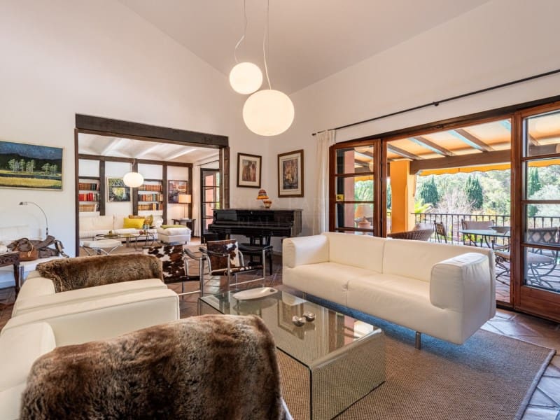 4 soverom Villa til salgs i El Paraiso med svømmebasseng - € 2 500 000 (Ref: 8847903)